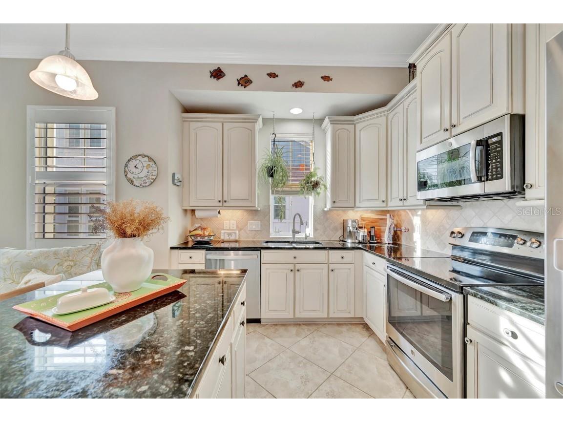 246 Sapphire Lake Drive #201 Bradenton FL 34209 A4670898 image33