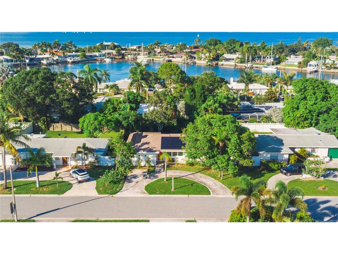 2460 Tropical Shores Drive SE Saint Petersburg FL 33705 U8173778 image1