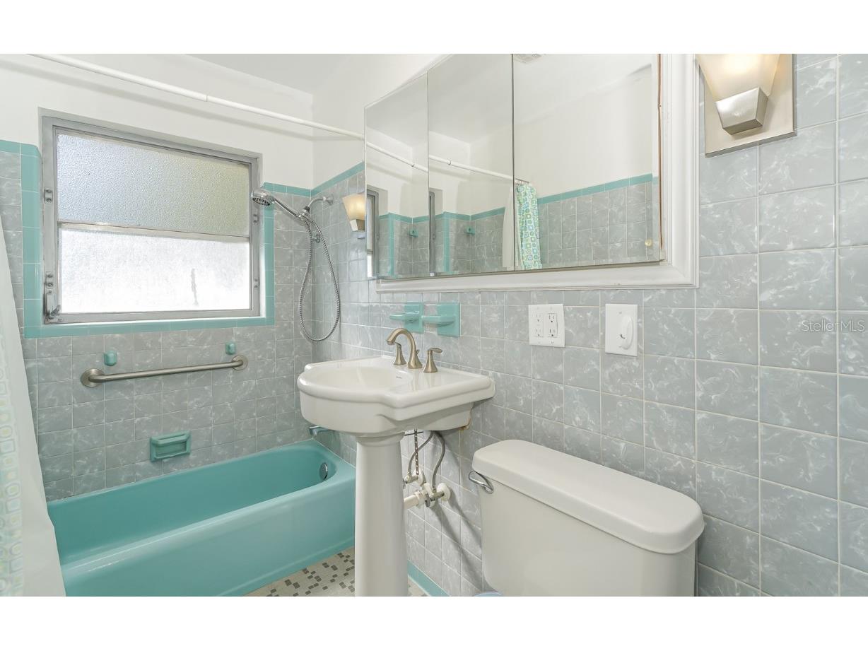 2461 Ringling Boulevard Sarasota FL 34237 A4658766 image22