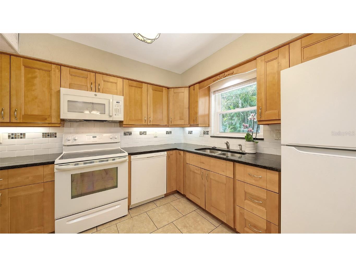 2462 Hyde Park Street Sarasota FL 34239 A4656508 image11