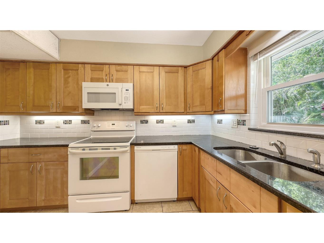 2462 Hyde Park Street Sarasota FL 34239 A4656508 image12