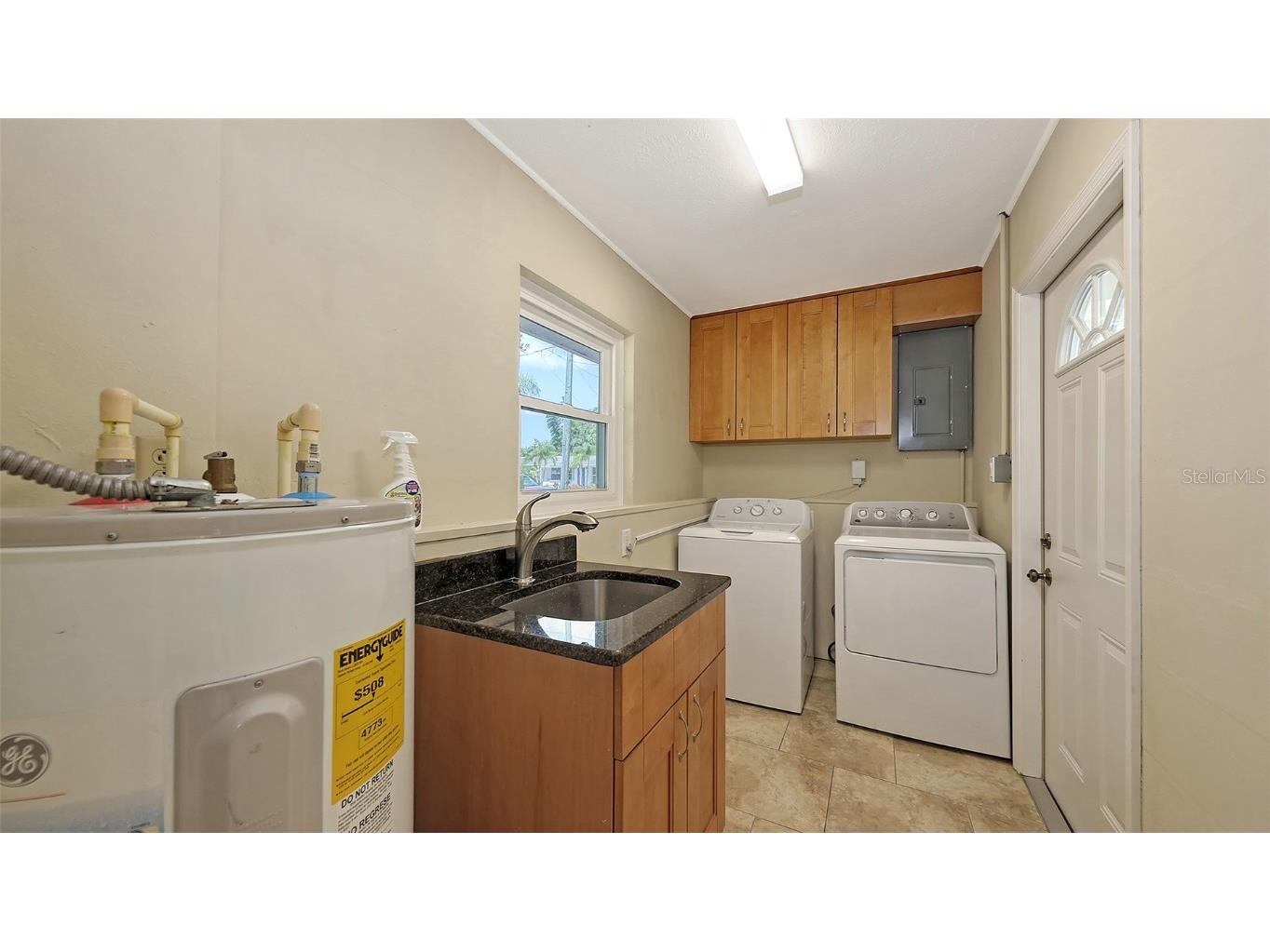 2462 Hyde Park Street Sarasota FL 34239 A4656508 image13