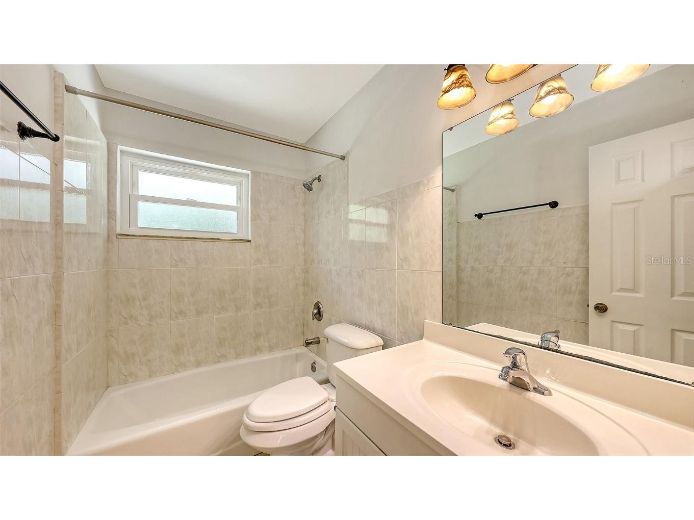 2462 Hyde Park Street Sarasota FL 34239 A4656508 image16