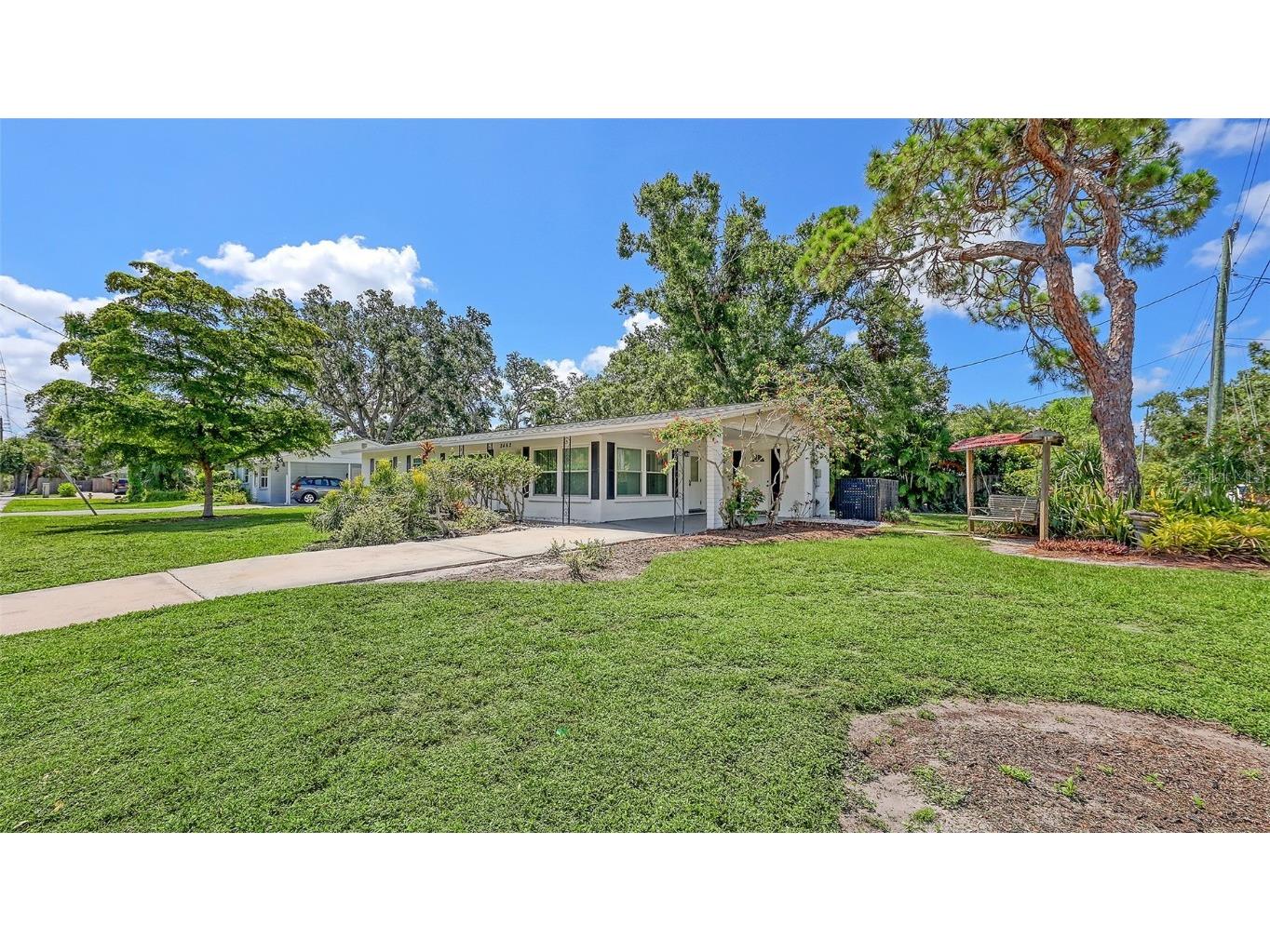 2462 Hyde Park Street Sarasota FL 34239 A4656508 image2