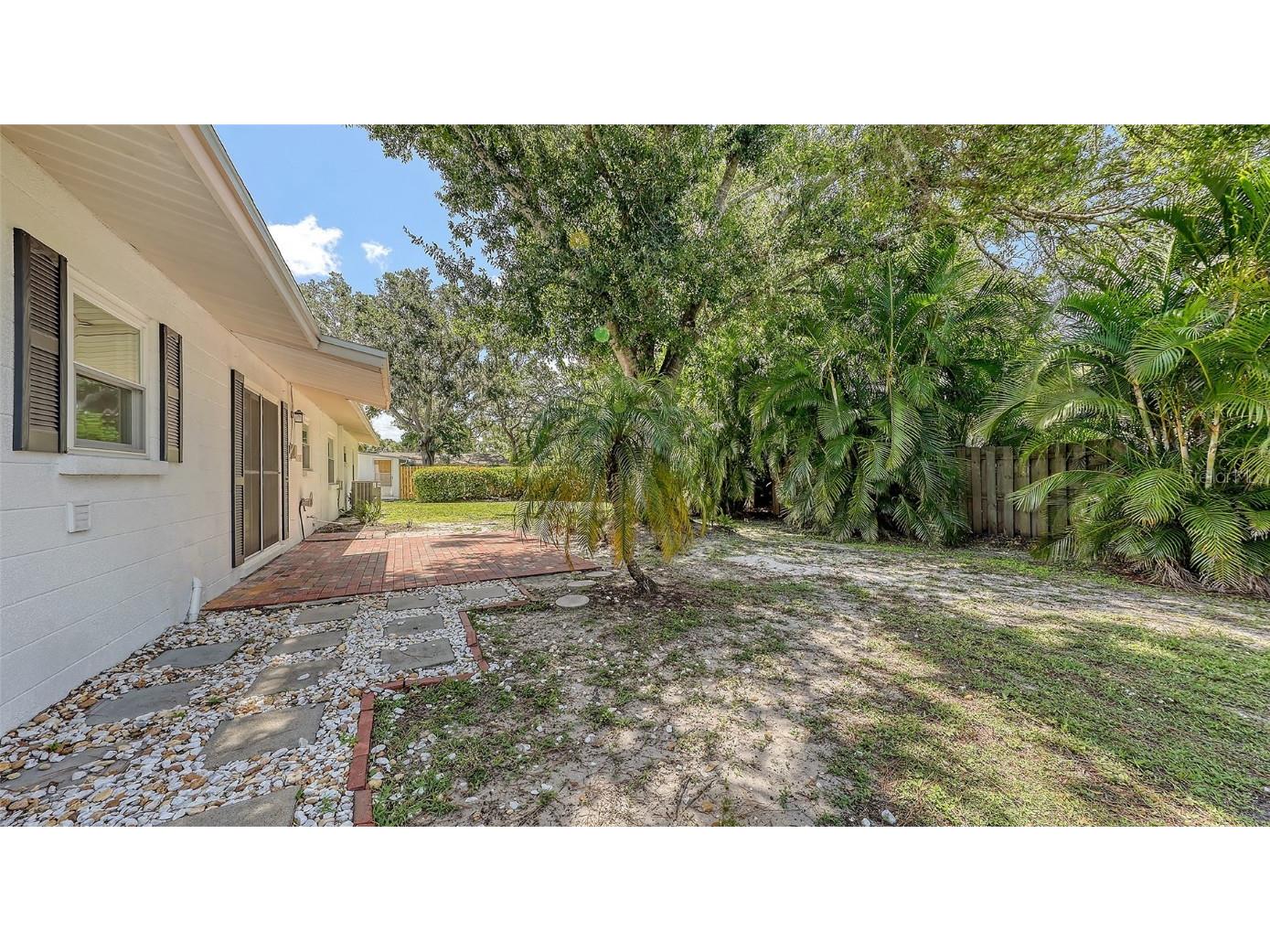 2462 Hyde Park Street Sarasota FL 34239 A4656508 image22