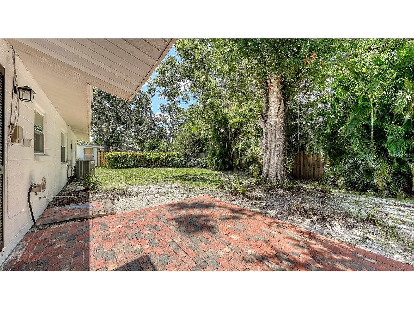 2462 Hyde Park Street Sarasota FL 34239 A4656508 image23