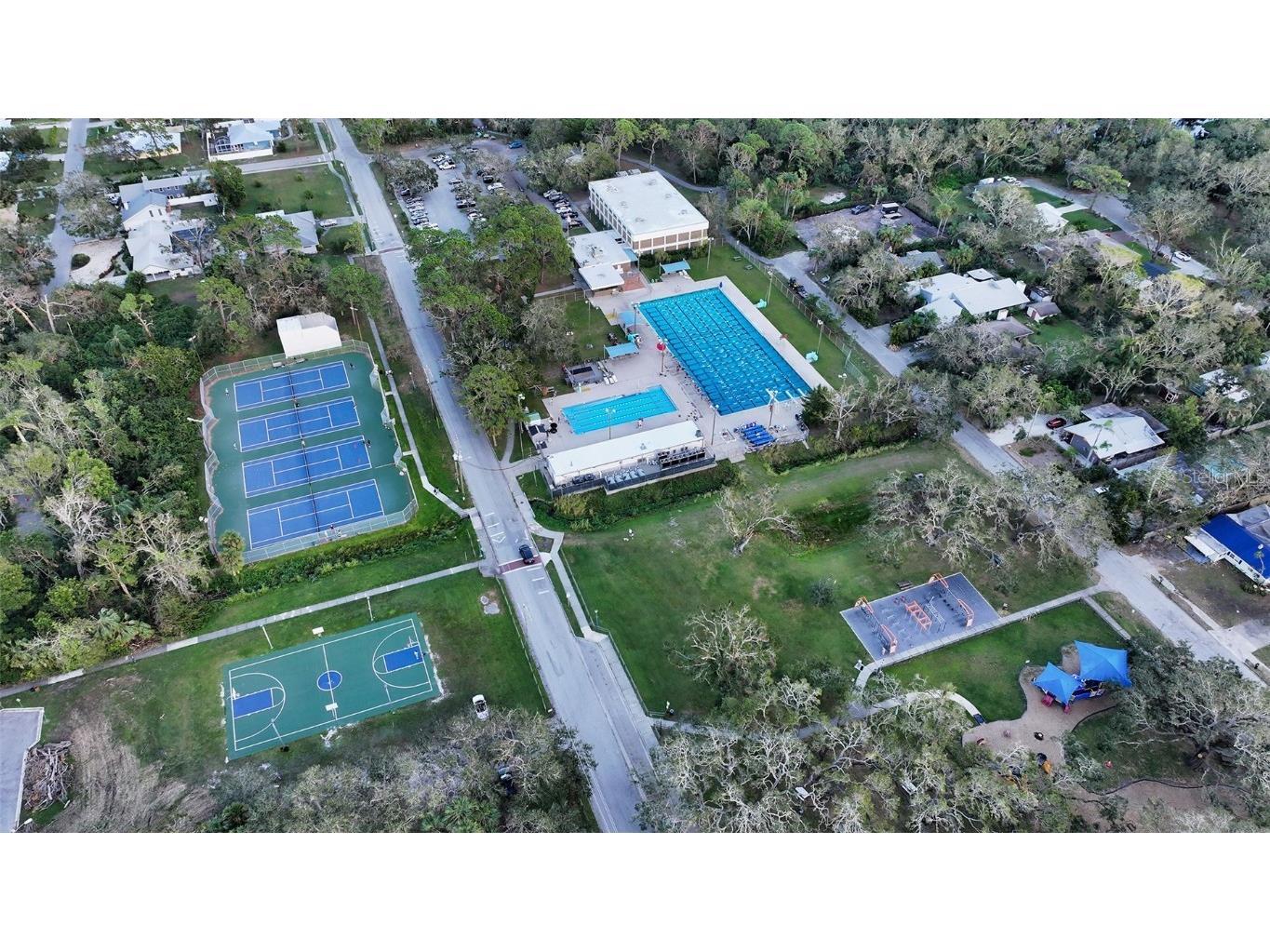 2462 Hyde Park Street Sarasota FL 34239 A4656508 image24