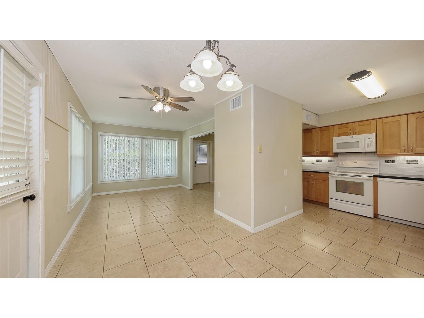 2462 Hyde Park Street Sarasota FL 34239 A4656508 image4