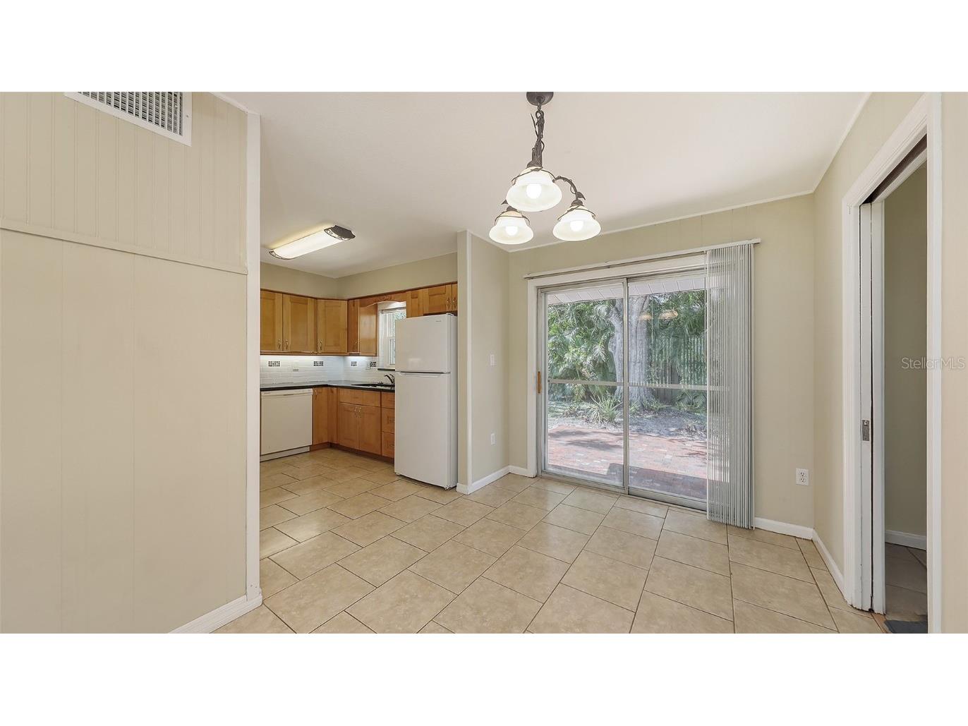 2462 Hyde Park Street Sarasota FL 34239 A4656508 image5