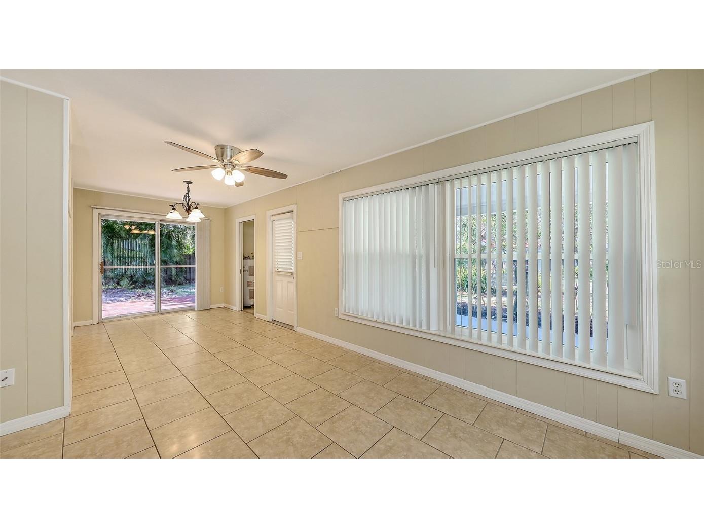 2462 Hyde Park Street Sarasota FL 34239 A4656508 image7