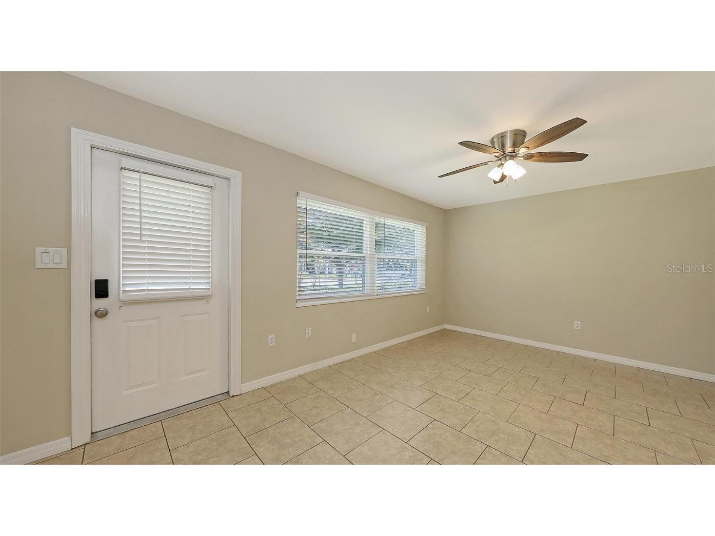 2462 Hyde Park Street Sarasota FL 34239 A4656508 image8