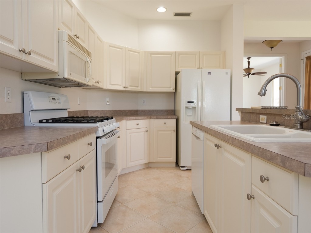 2462 Magnolia Circle North Port FL 34289 A4663656 image8