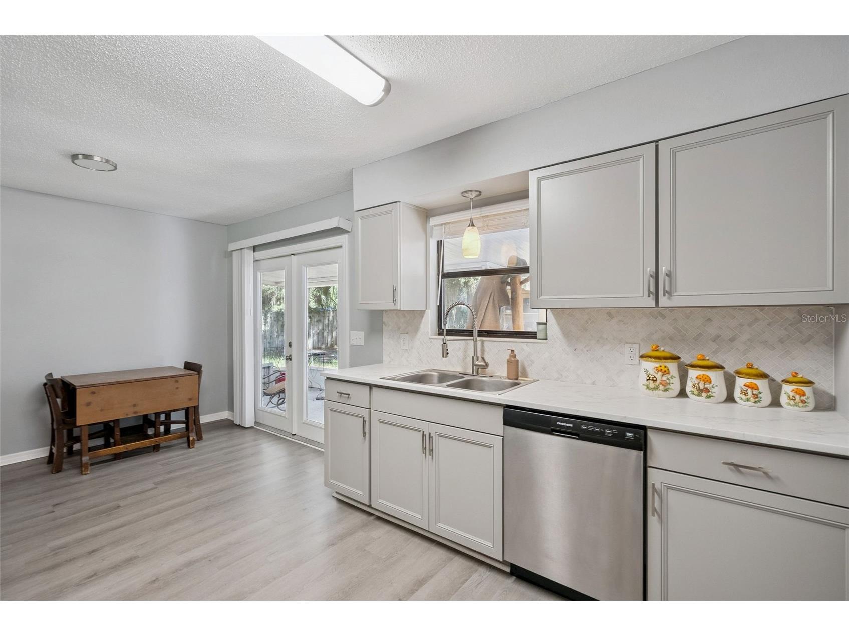 24623 N George Street Astor FL 32102 V4949519 image2
