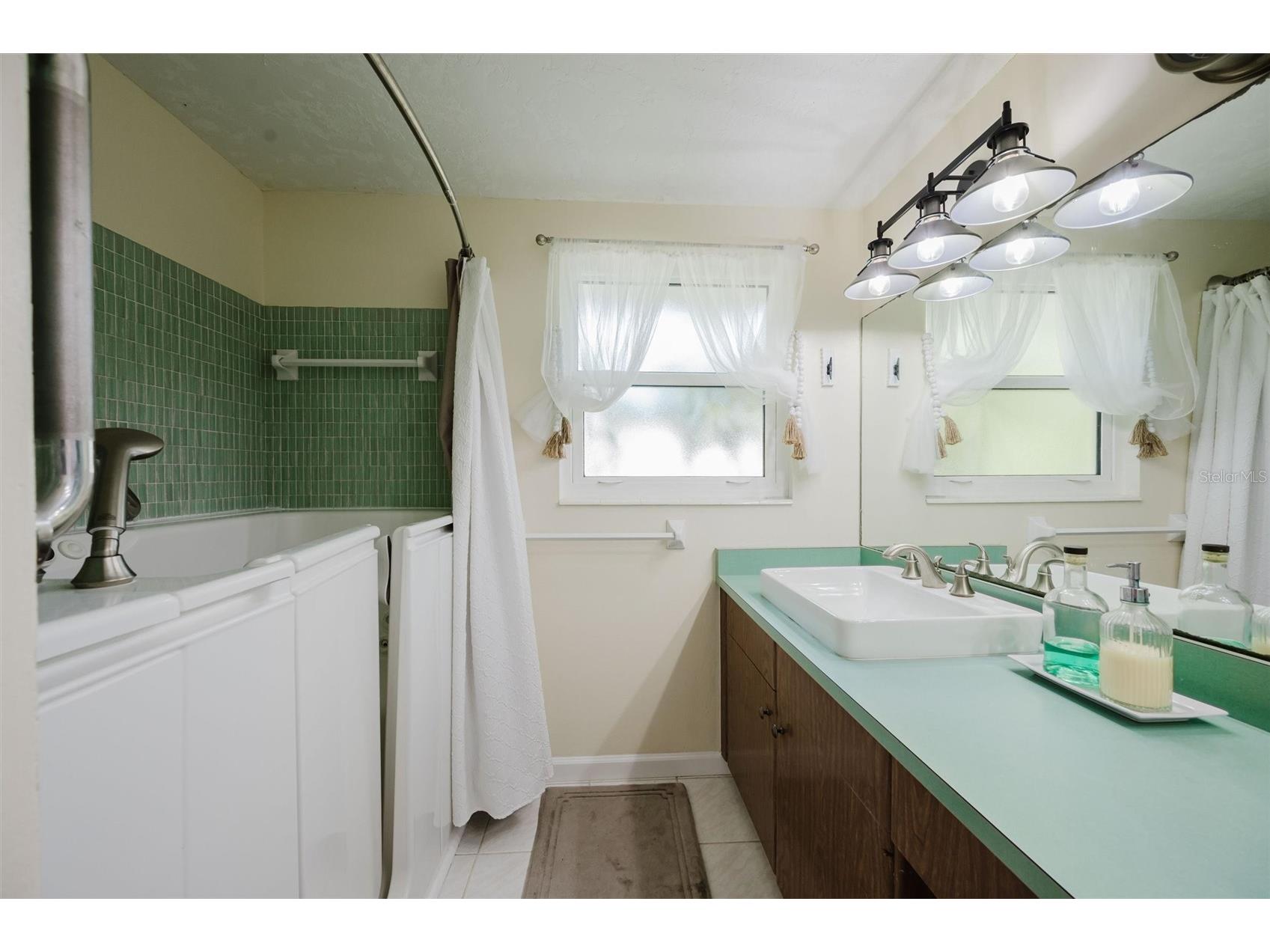 2463 Terry Lane Sarasota FL 34231 A4697796 image25