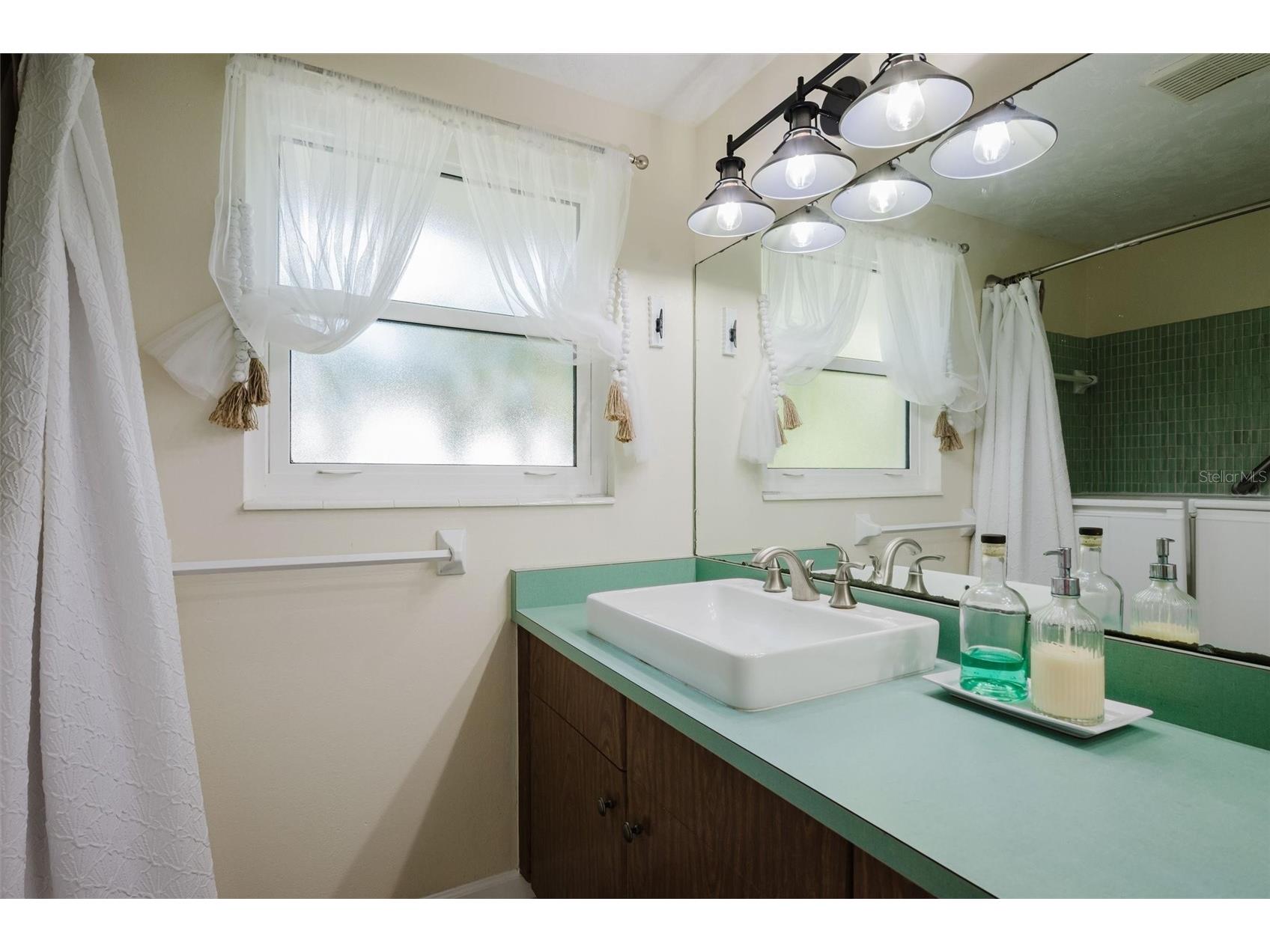 2463 Terry Lane Sarasota FL 34231 A4697796 image27