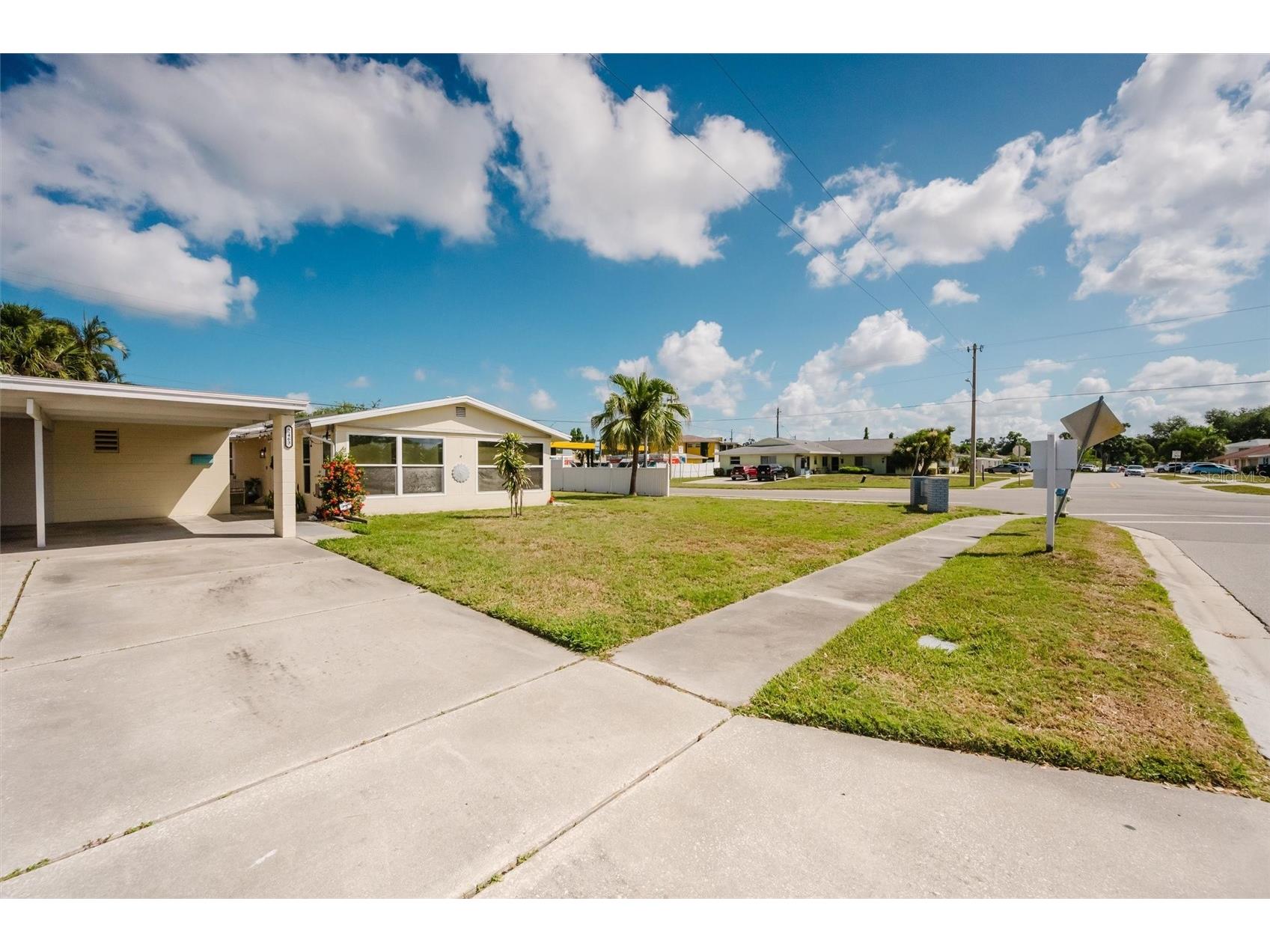2463 Terry Lane Sarasota FL 34231 A4697796 image35
