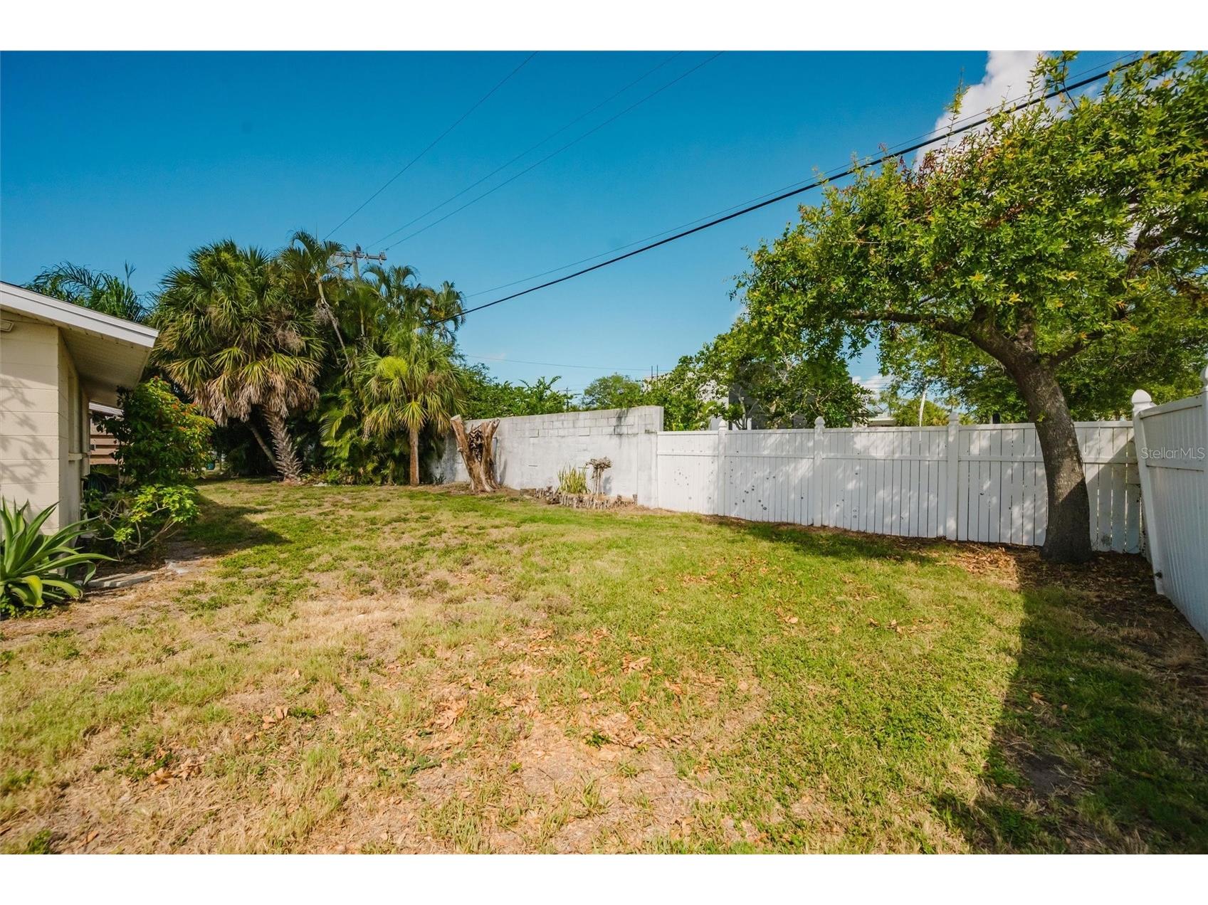 2463 Terry Lane Sarasota FL 34231 A4697796 image42
