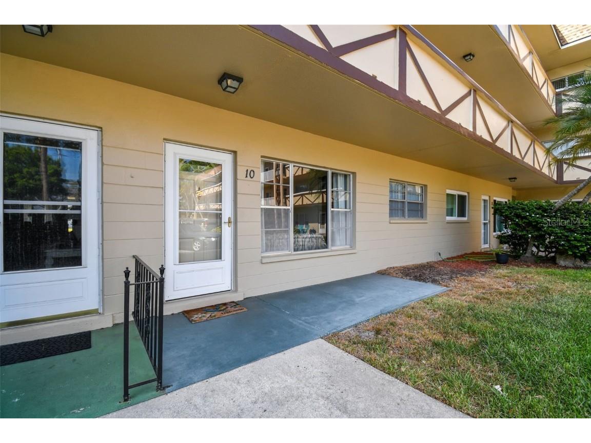 2464 Australia Way E #10 Clearwater FL 33763 U8195291 image1