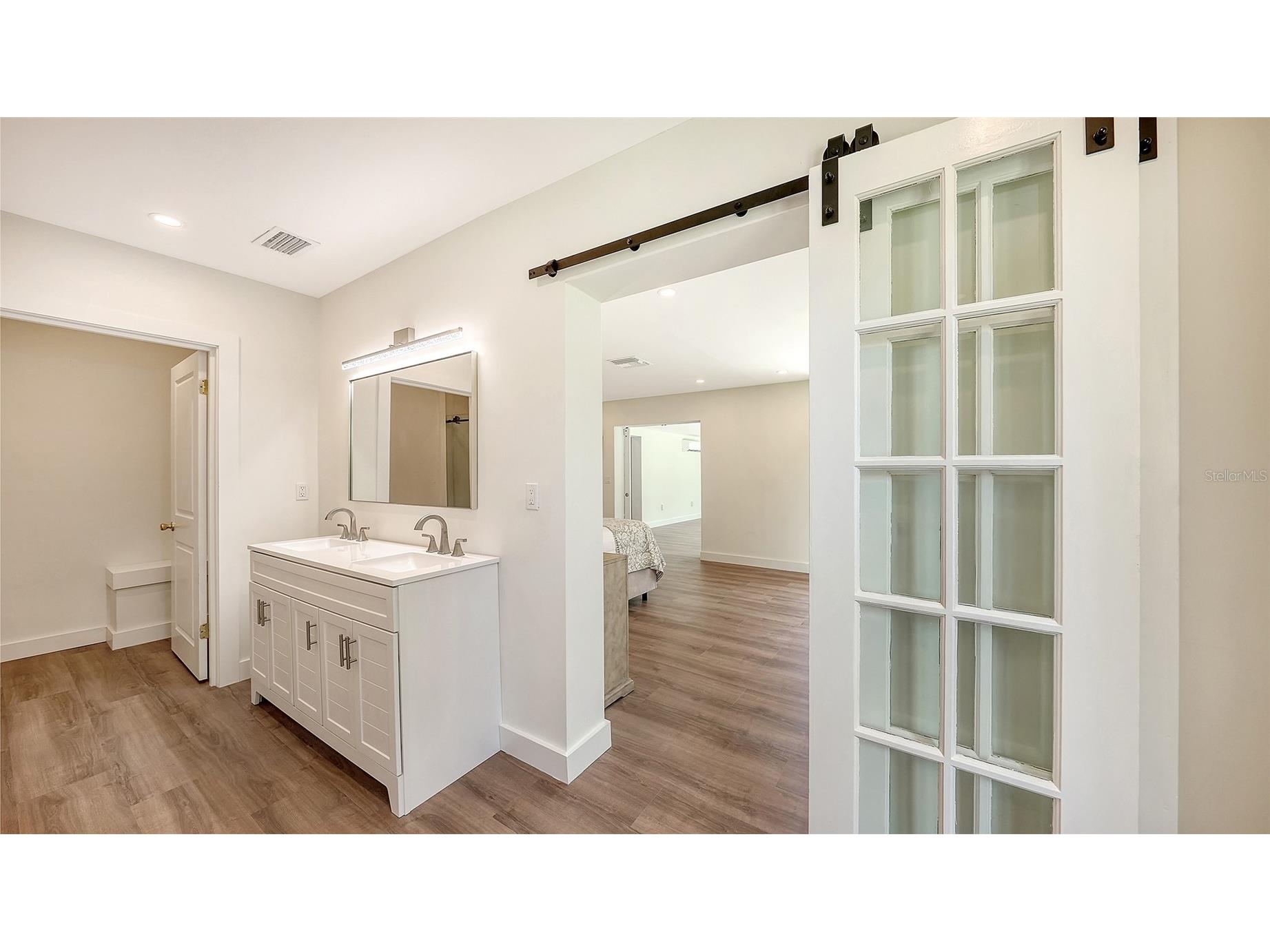 2465 Foster Lane Sarasota FL 34239 A4697288 image31