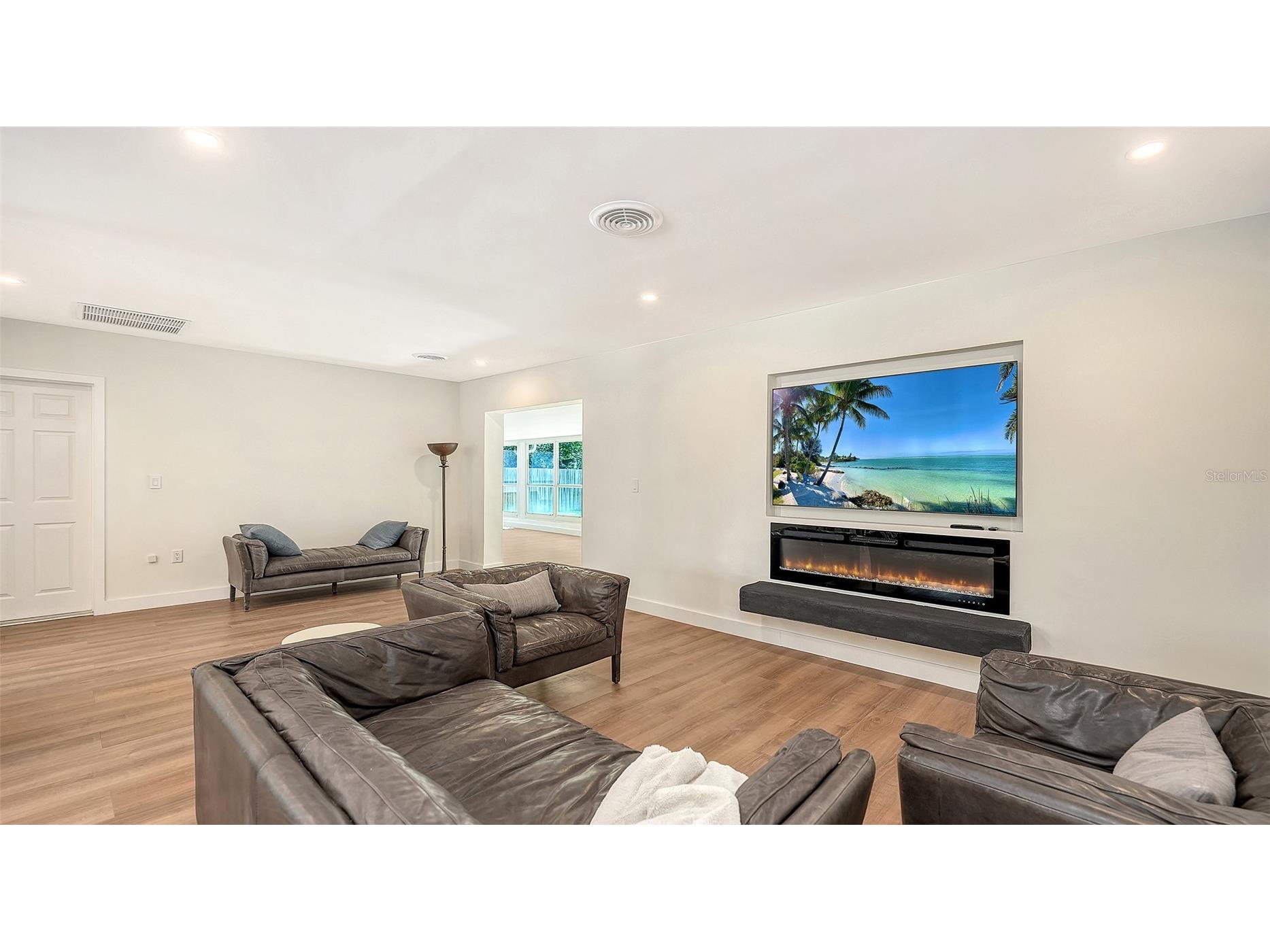 2465 Foster Lane Sarasota FL 34239 A4697288 image7