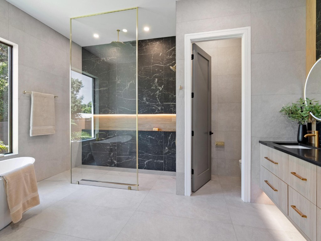 2467 Hyde Park Street Sarasota FL 34239 A4674480 image14