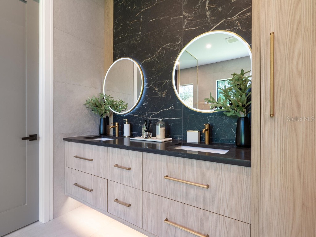 2467 Hyde Park Street Sarasota FL 34239 A4674480 image15