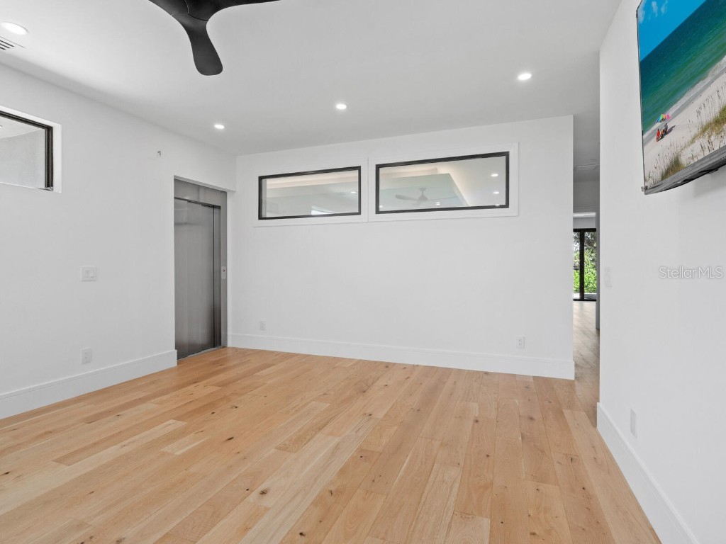 2467 Hyde Park Street Sarasota FL 34239 A4674480 image19