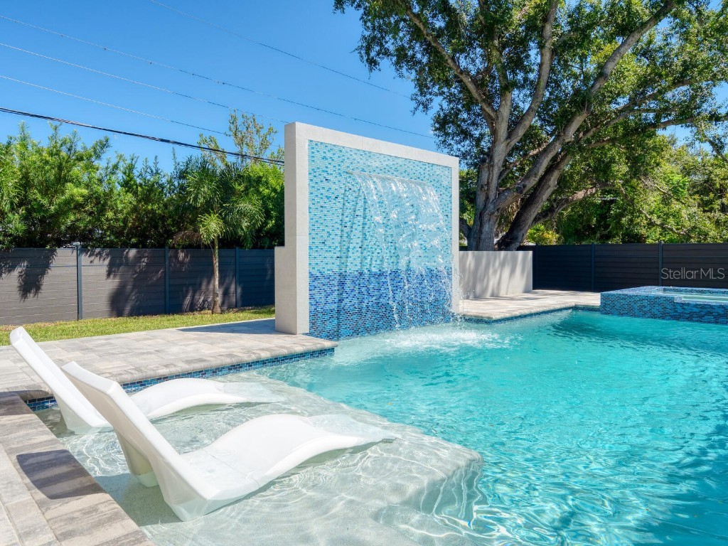 2467 Hyde Park Street Sarasota FL 34239 A4674480 image2