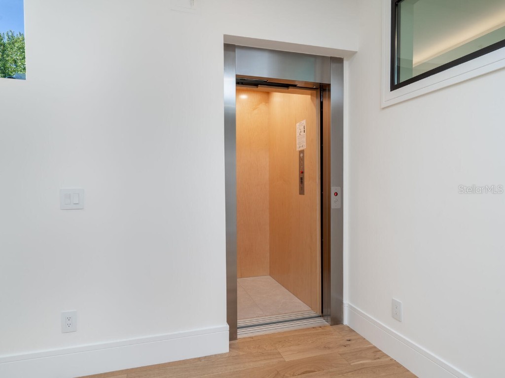 2467 Hyde Park Street Sarasota FL 34239 A4674480 image20