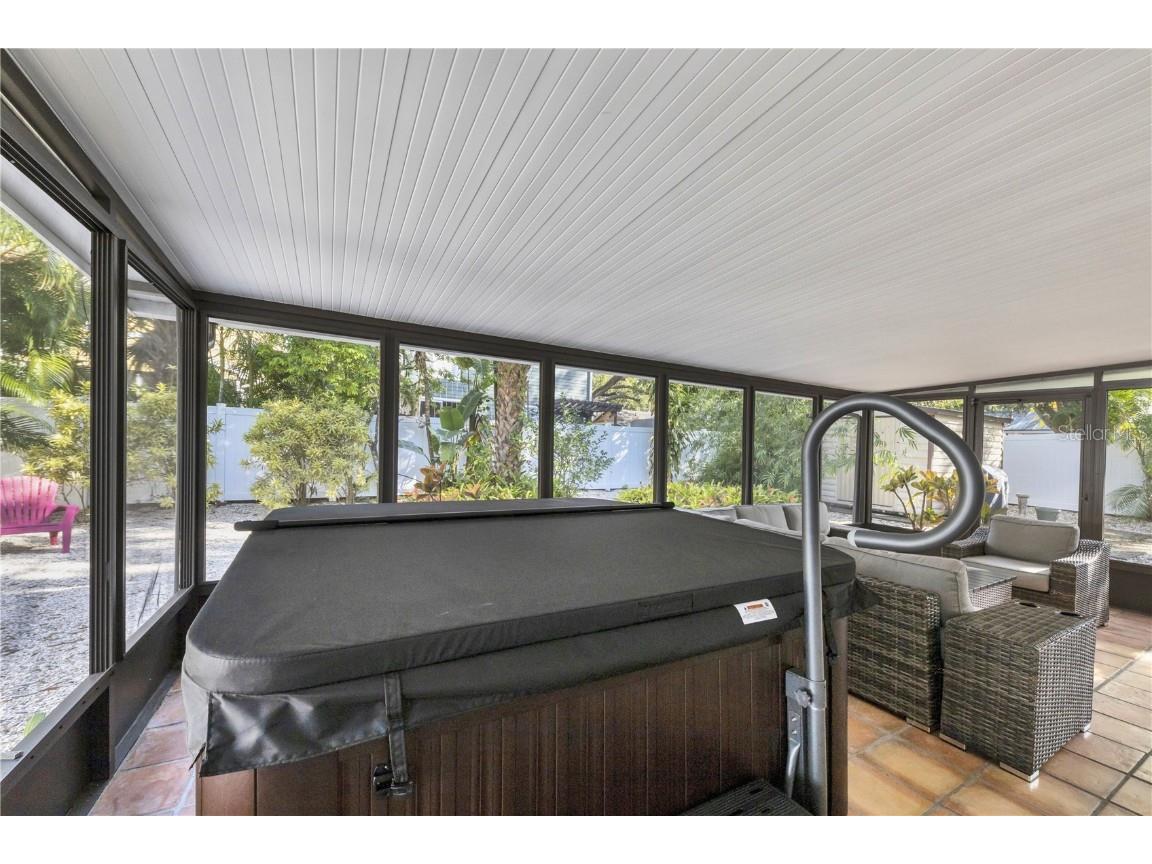 2469 Waldemere Street Sarasota FL 34239 A4659008 image16