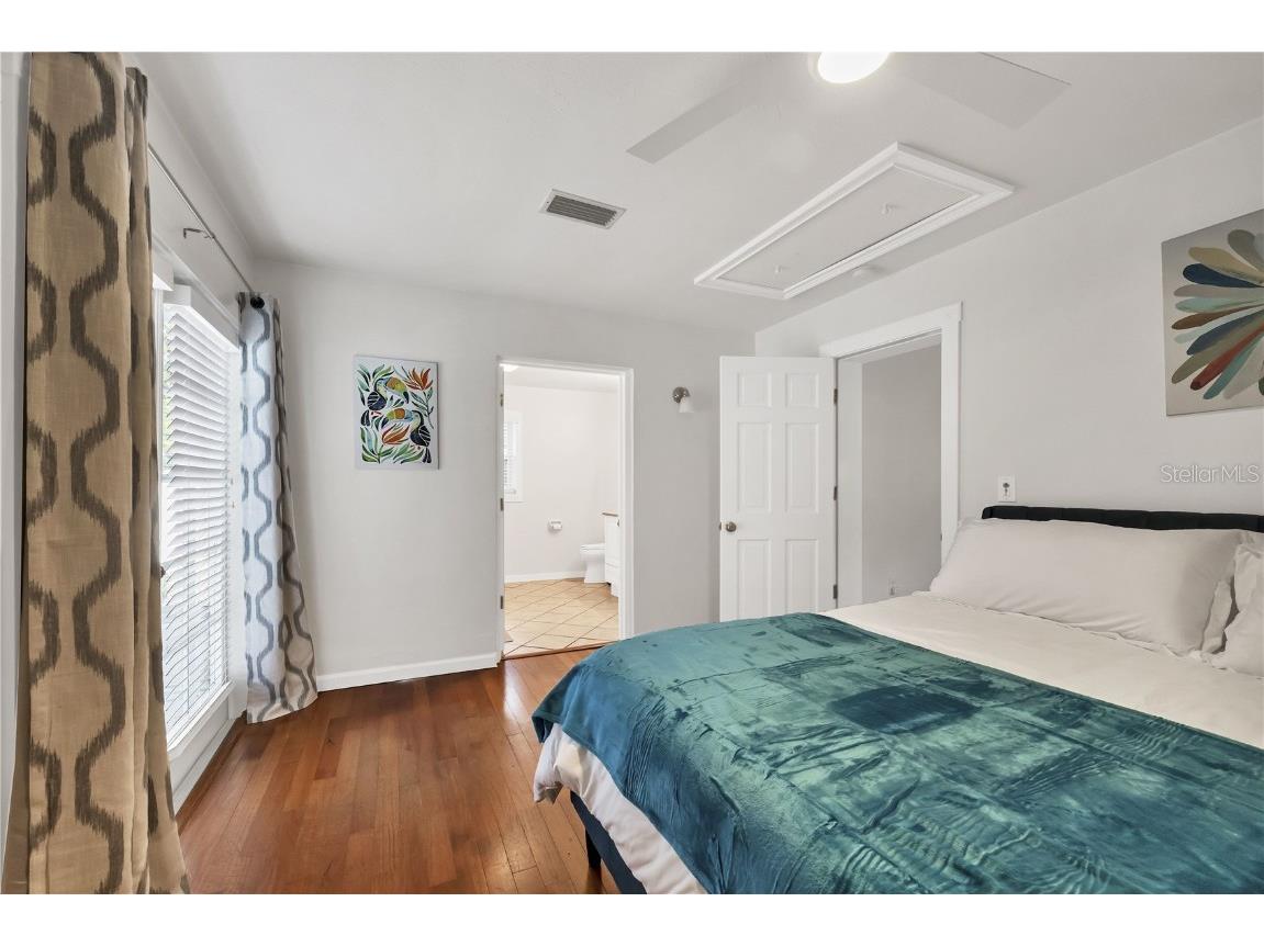 2469 Waldemere Street Sarasota FL 34239 A4659008 image18