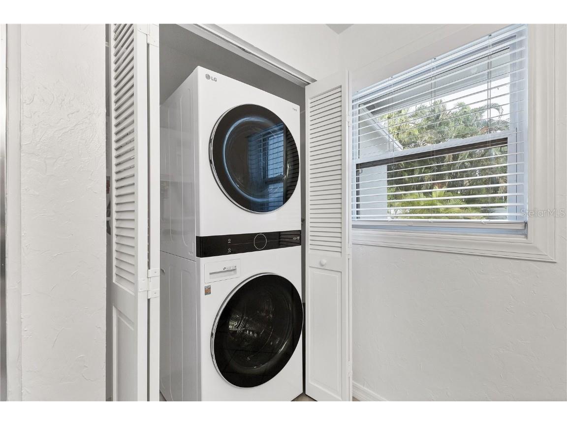 2469 Waldemere Street Sarasota FL 34239 A4659008 image19