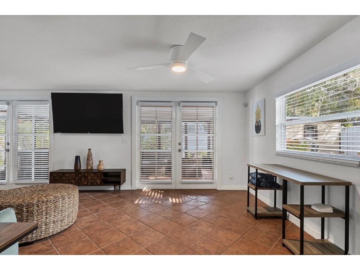 2469 Waldemere Street Sarasota FL 34239 A4659008 image4