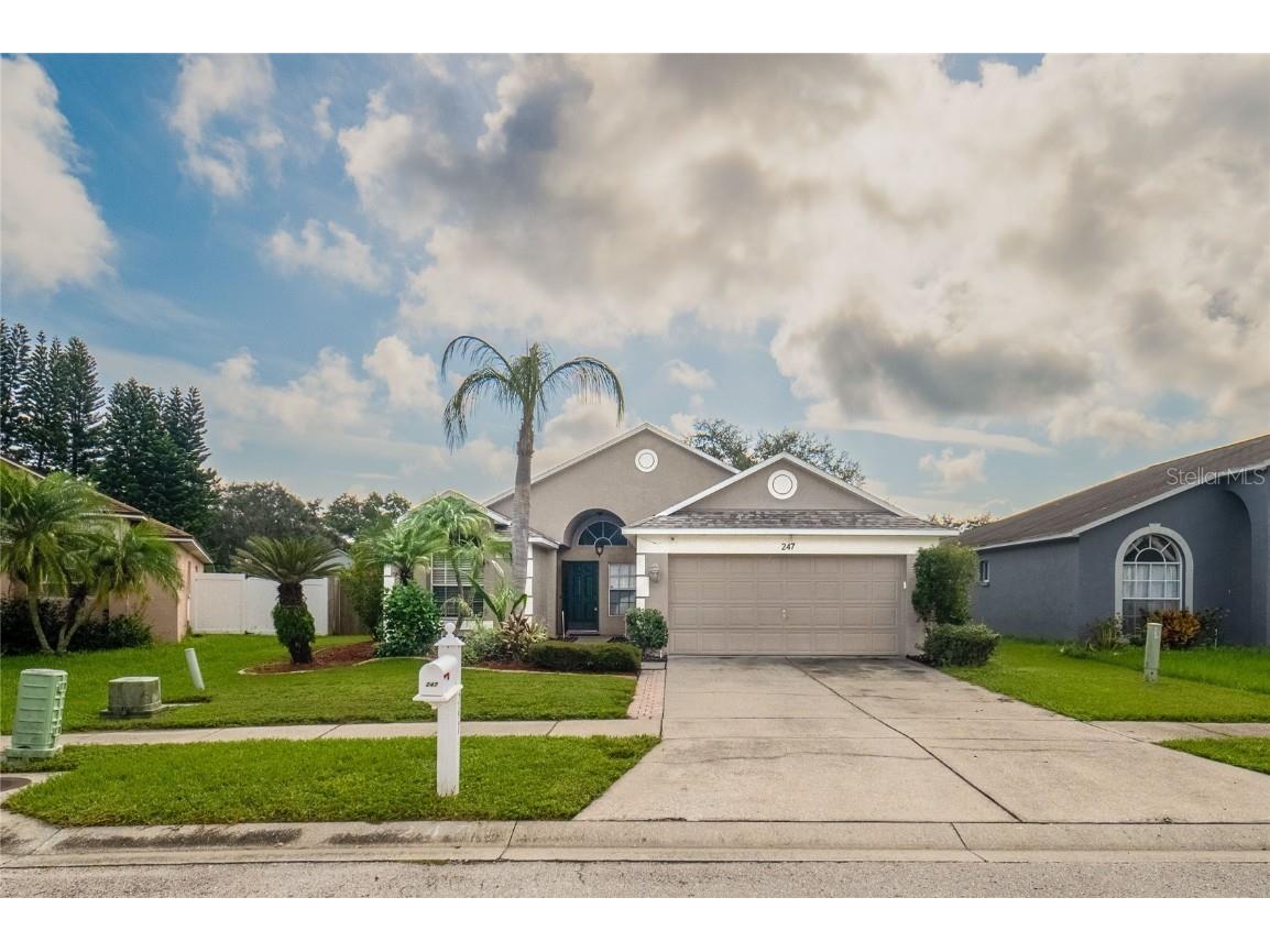 247 Chardonnay Place Valrico FL 33594 L4939255 image1