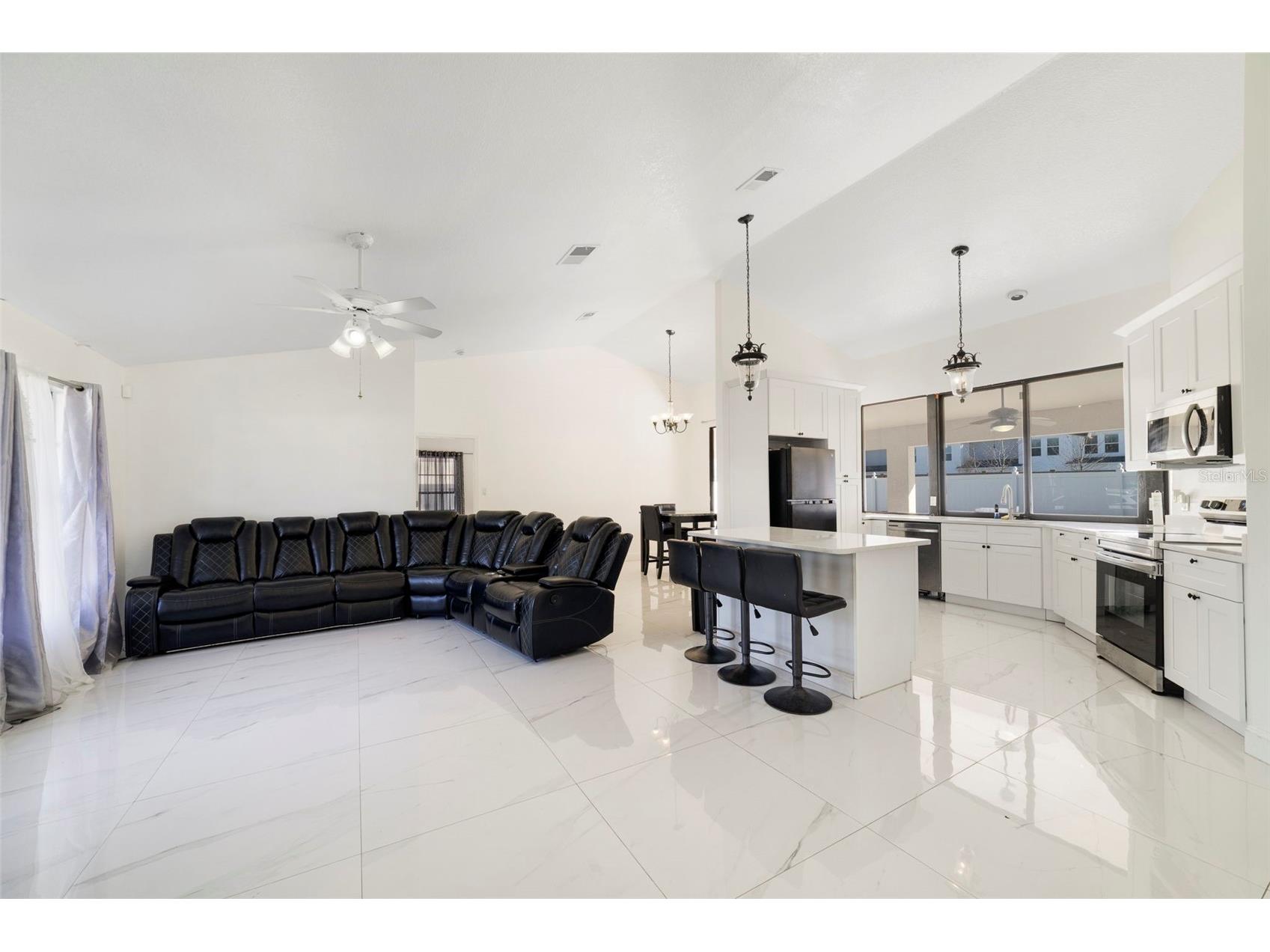 247 Competition Drive Kissimmee FL 34743 O6387054 image2