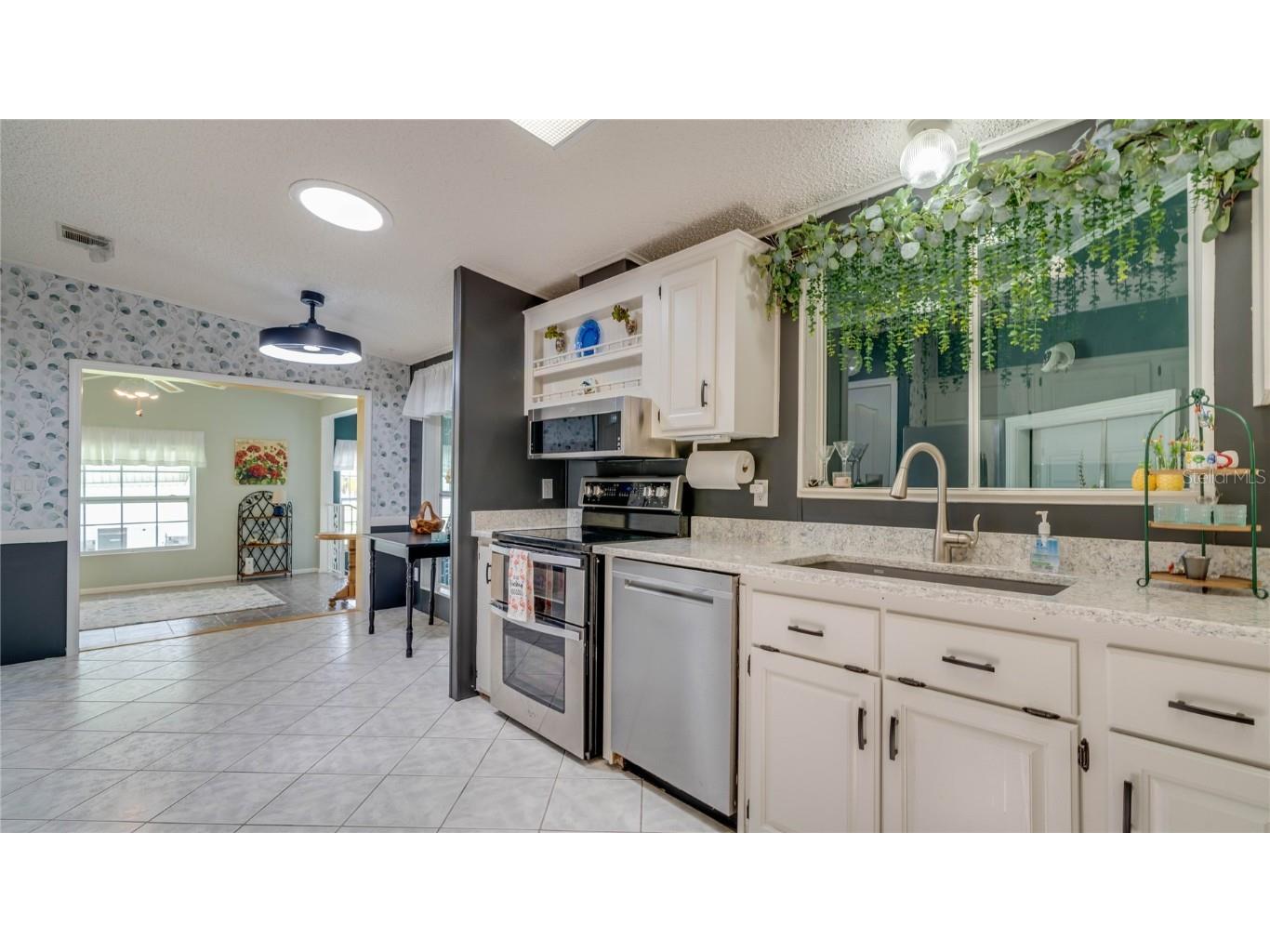 247 Lakeside Drive North Fort Myers FL 33903 C7512204 image4