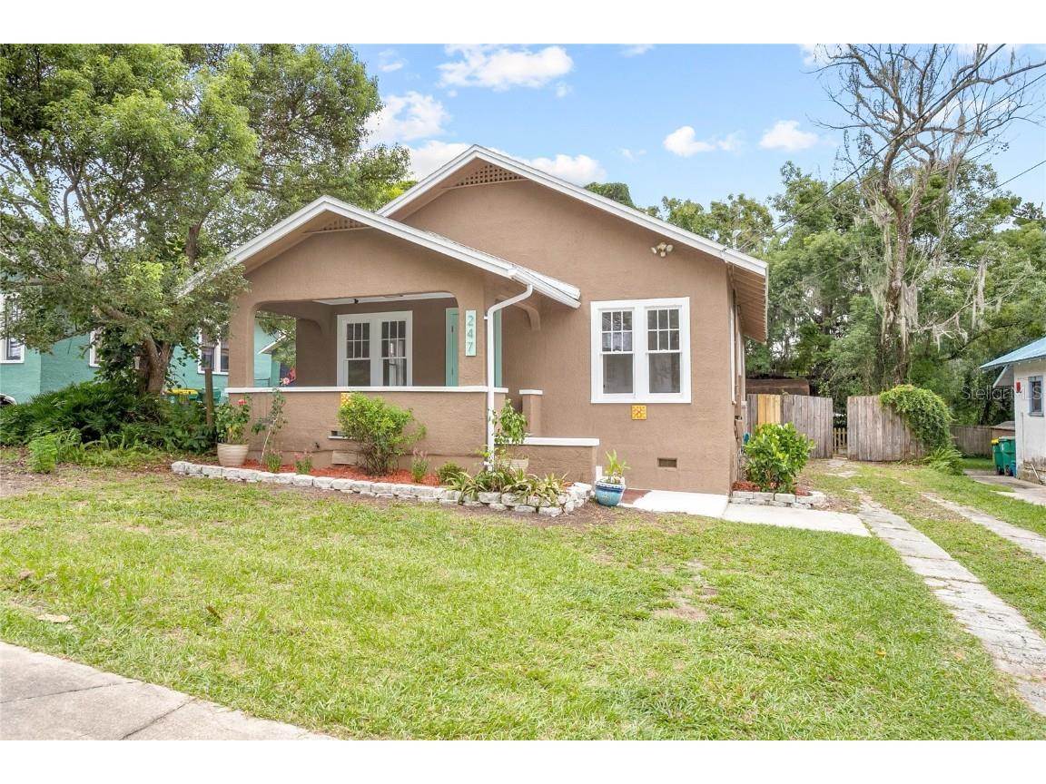 247 N Adelle Avenue Deland FL 32720 V4932440 image1