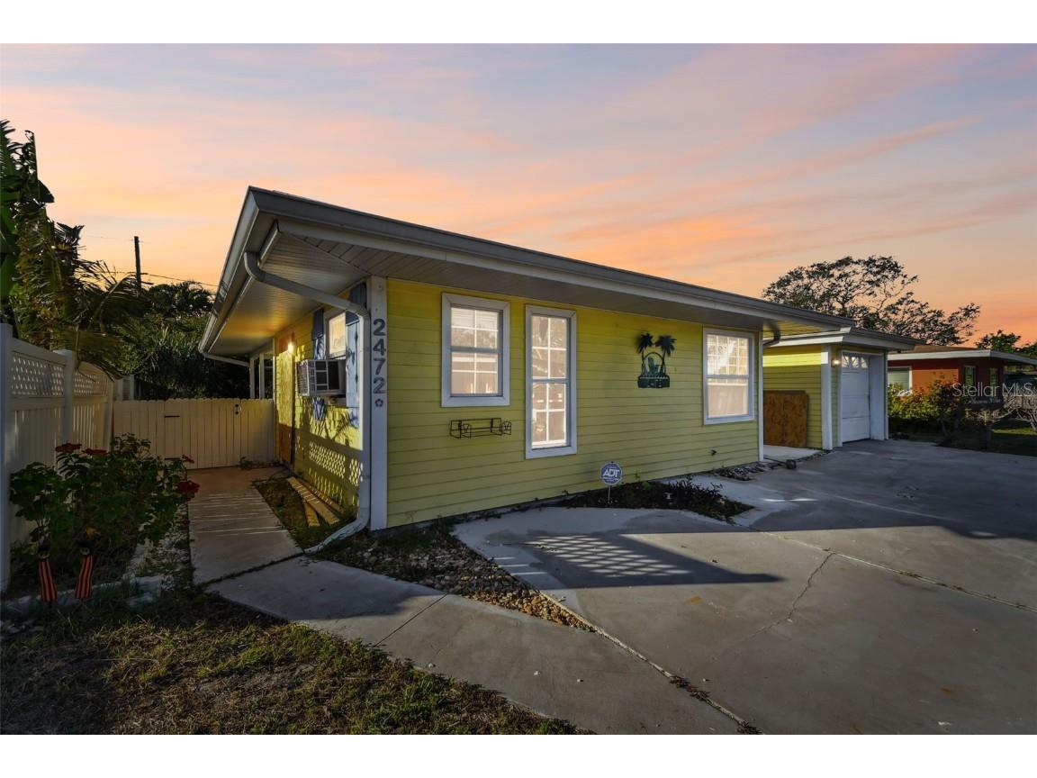 2472 Trade Winds Drive Dunedin FL 34698 TB8324917 image1