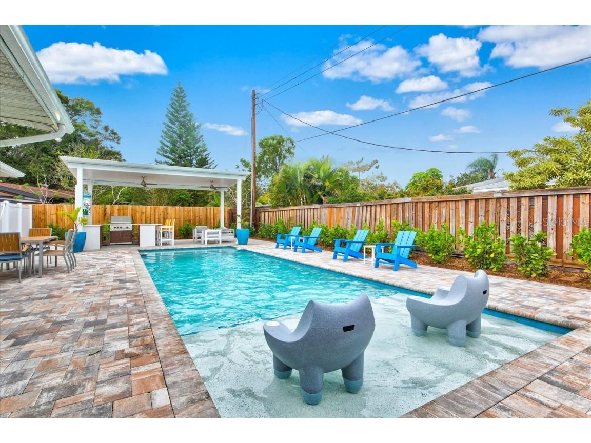 2473 Davis Boulevard Sarasota FL 34237 A4464508 image1