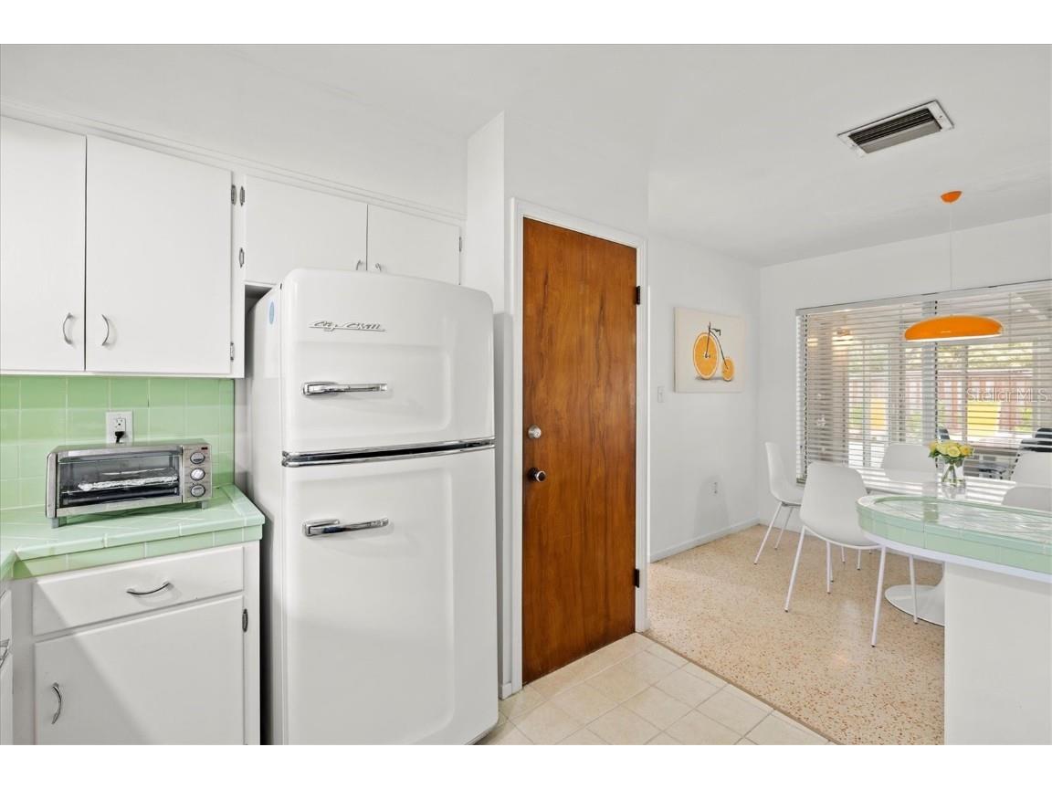 2473 Davis Boulevard Sarasota FL 34237 A4464508 image22