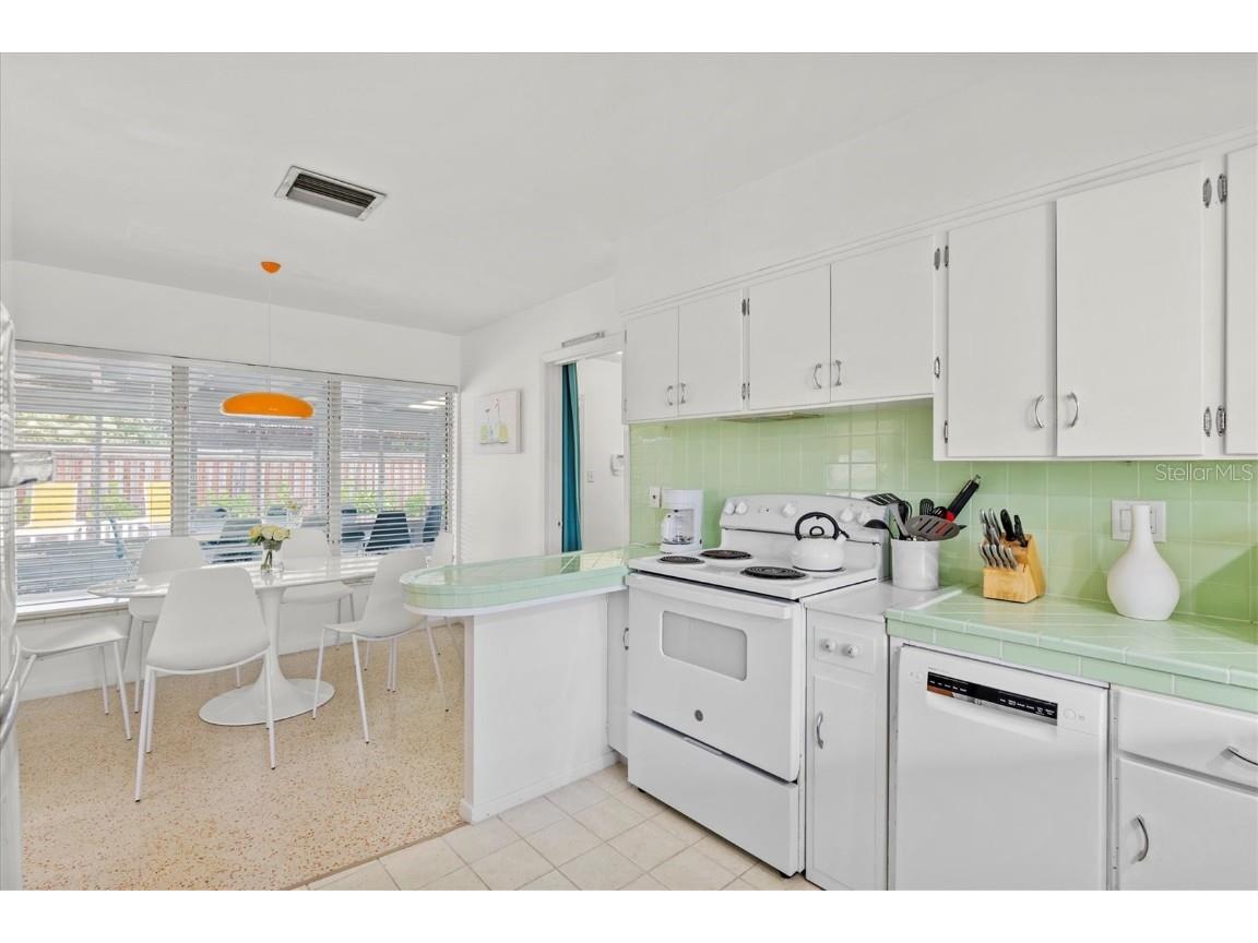 2473 Davis Boulevard Sarasota FL 34237 A4464508 image24