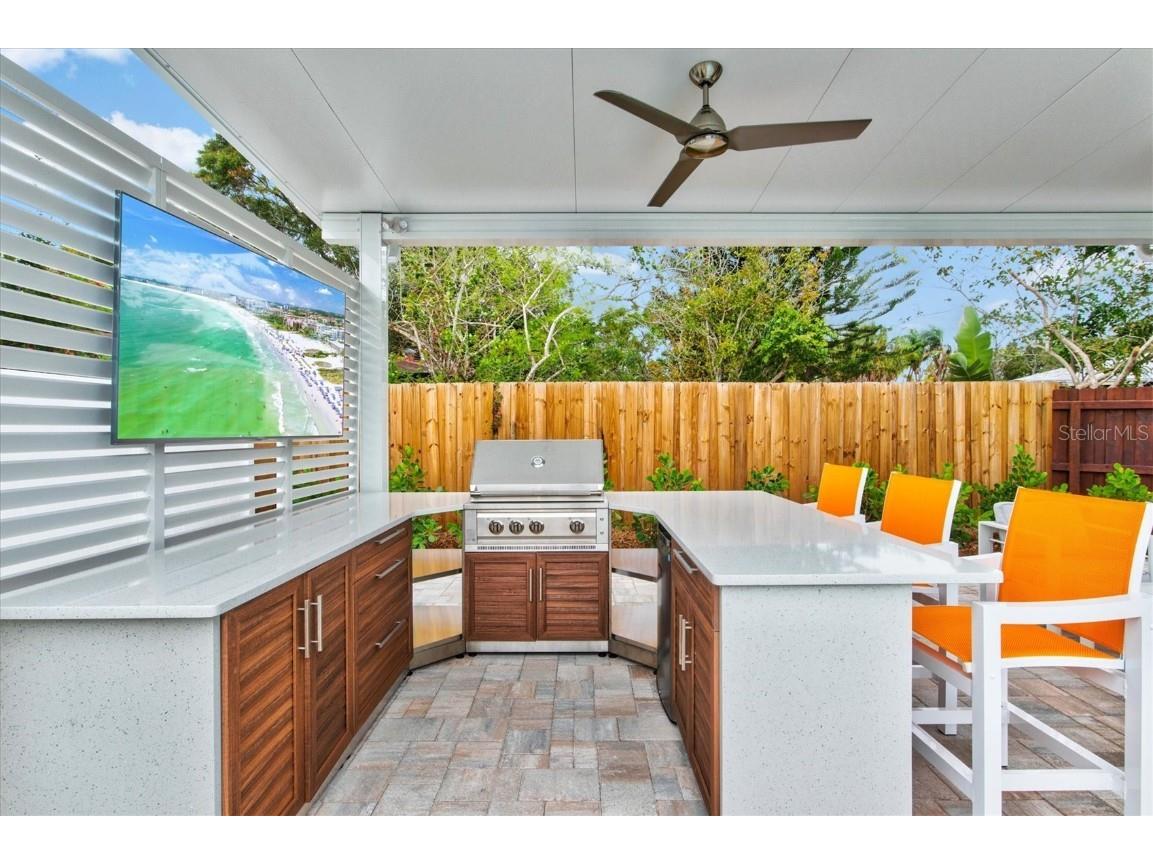 2473 Davis Boulevard Sarasota FL 34237 A4464508 image3