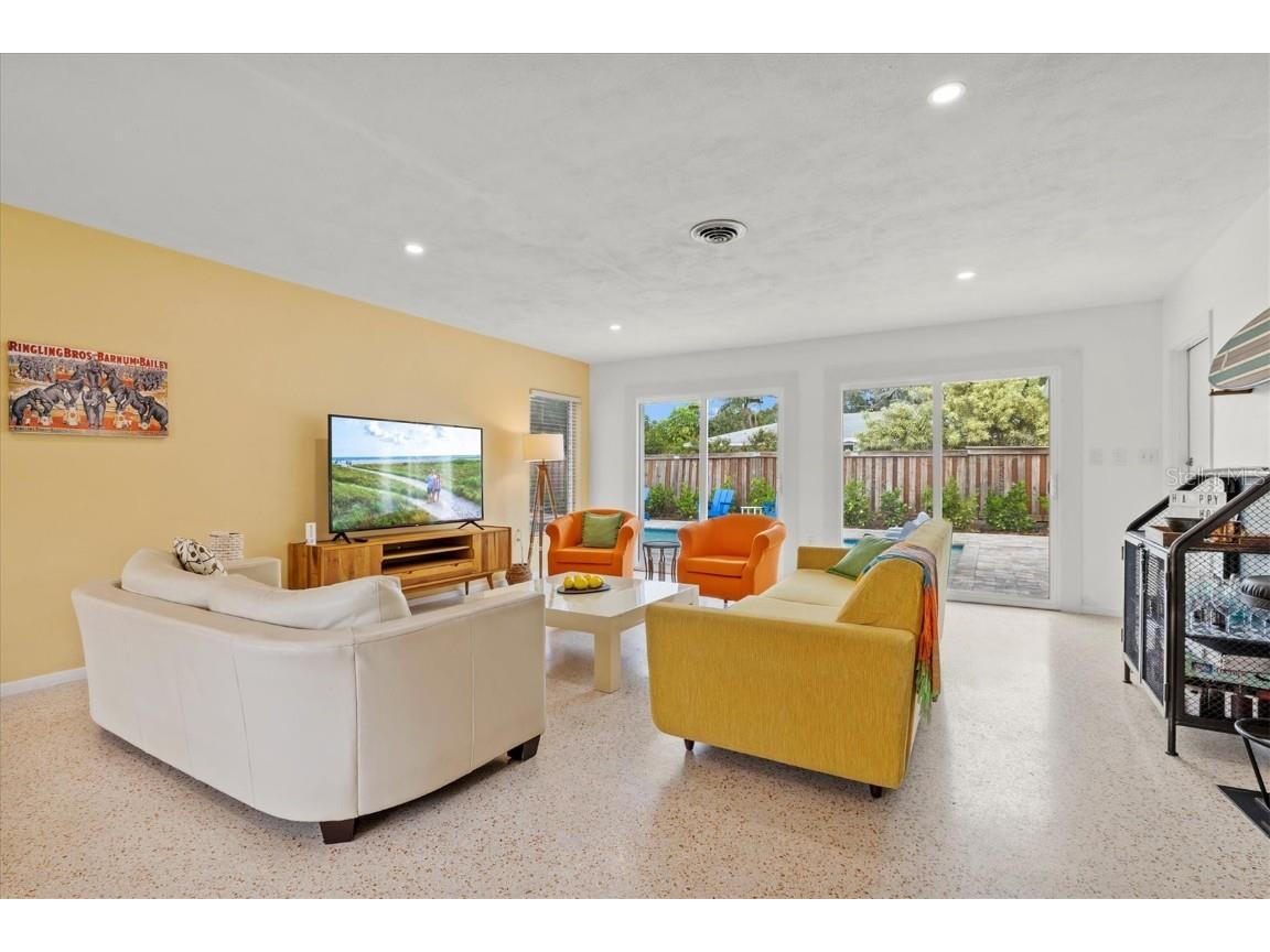 2473 Davis Boulevard Sarasota FL 34237 A4464508 image9