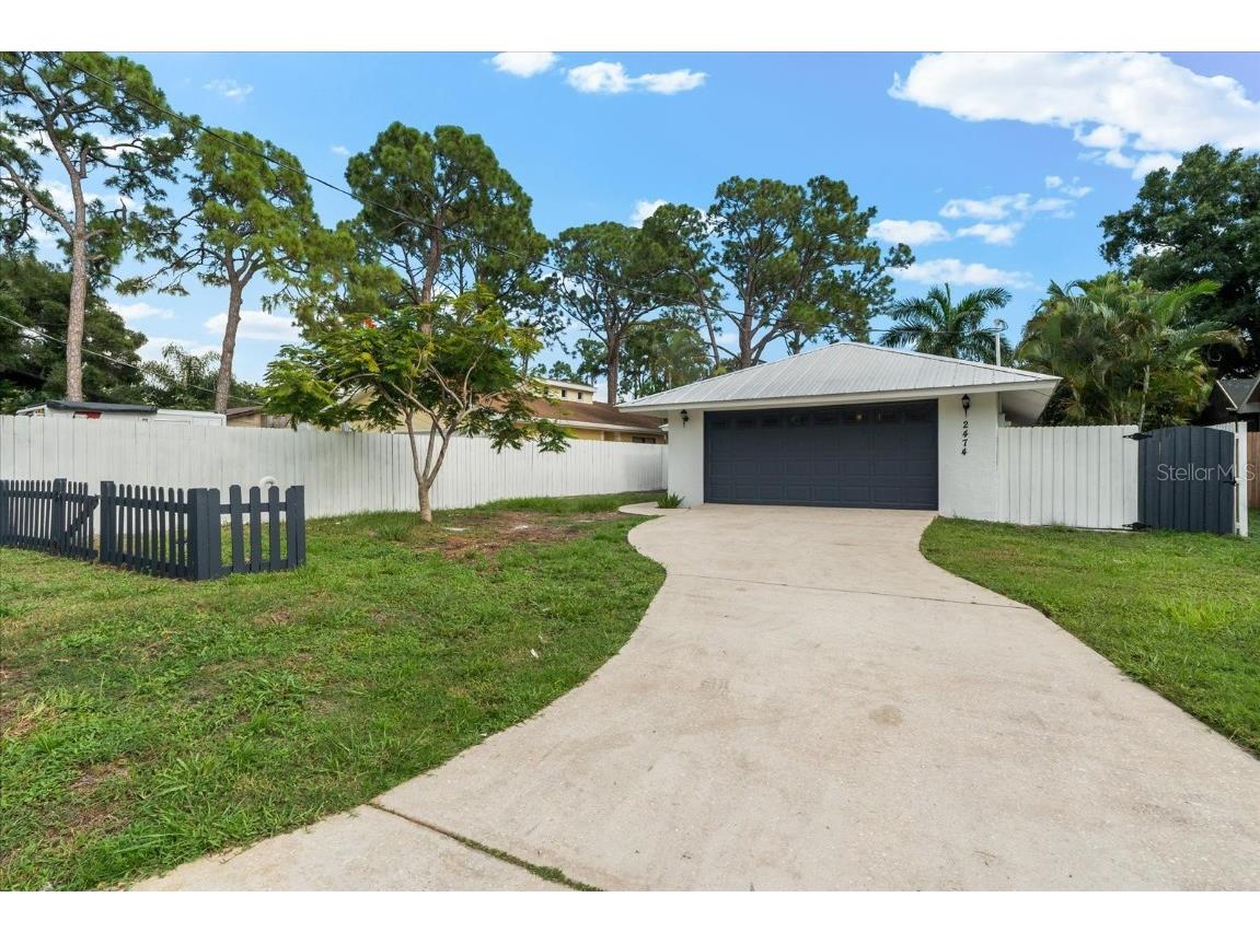 2474 Arapaho Street Sarasota FL 34231 A4618243 image1