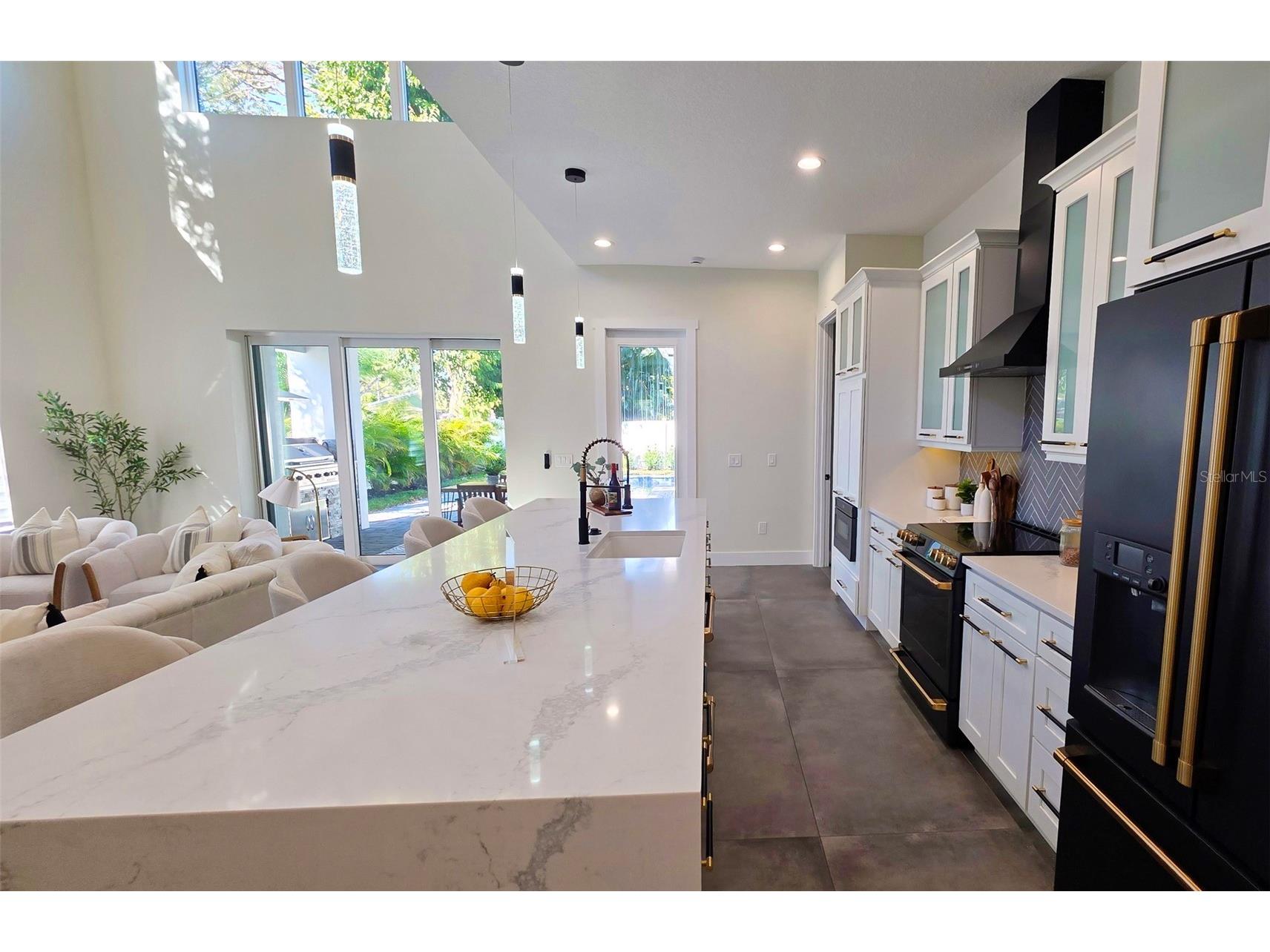 2475 Bay Street Sarasota FL 34237 A4676732 image19