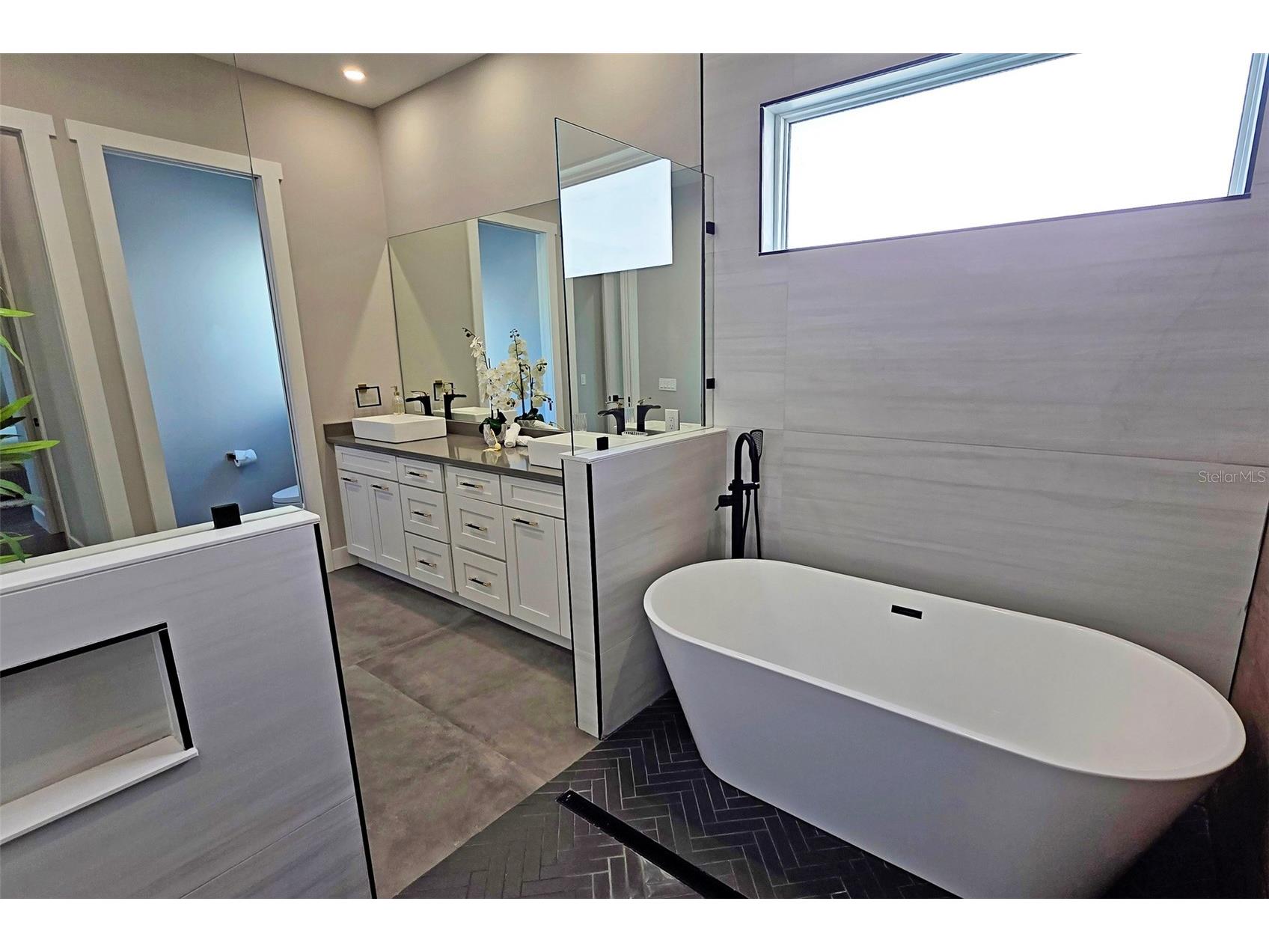 2475 Bay Street Sarasota FL 34237 A4676732 image31