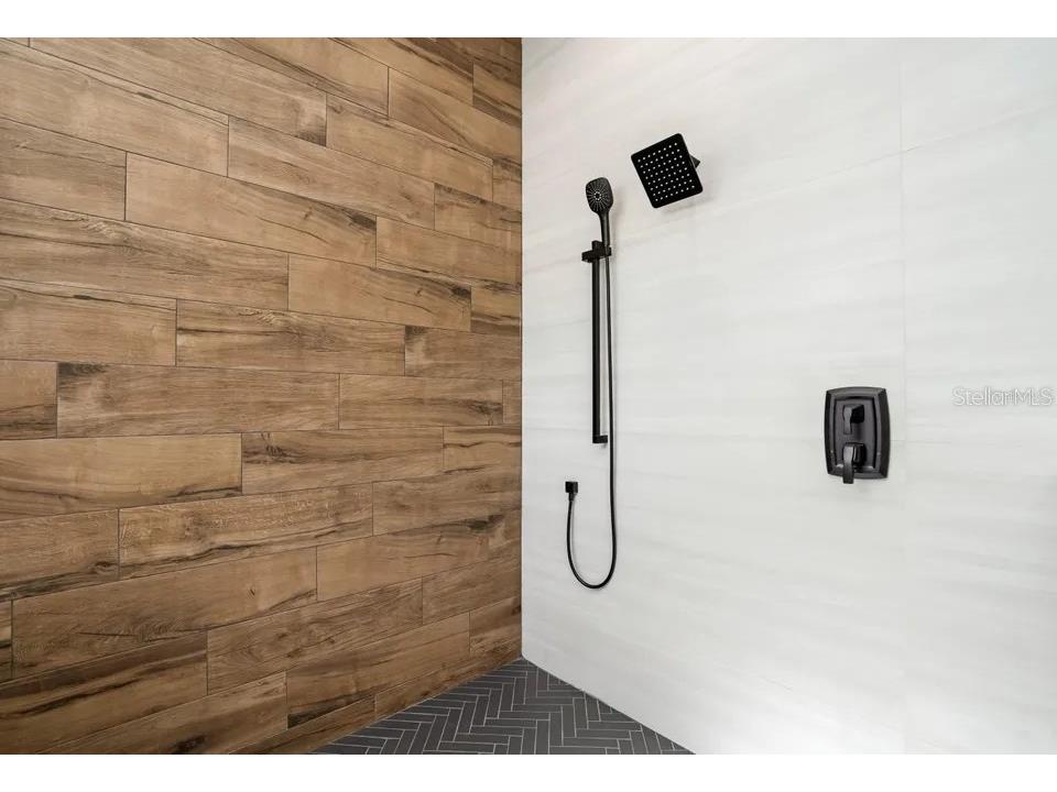2475 Bay Street Sarasota FL 34237 A4676732 image32