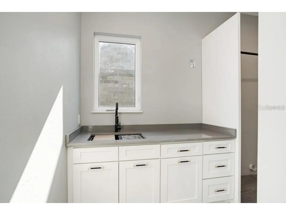 2475 Bay Street Sarasota FL 34237 A4676732 image58