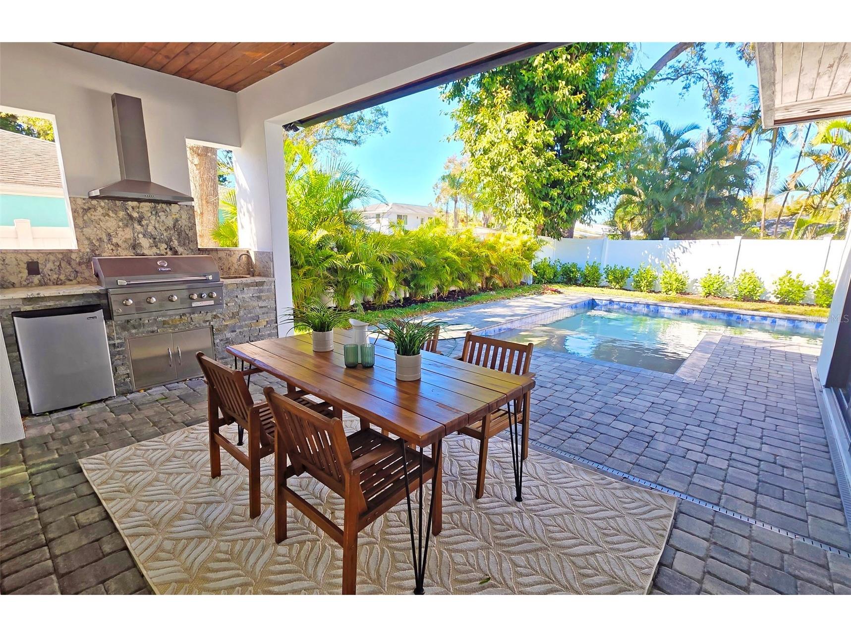 2475 Bay Street Sarasota FL 34237 A4676732 image60