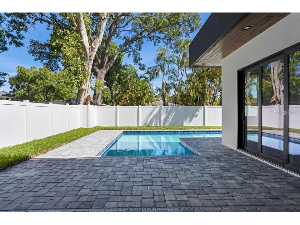2475 Bay Street Sarasota FL 34237 A4676732 image66